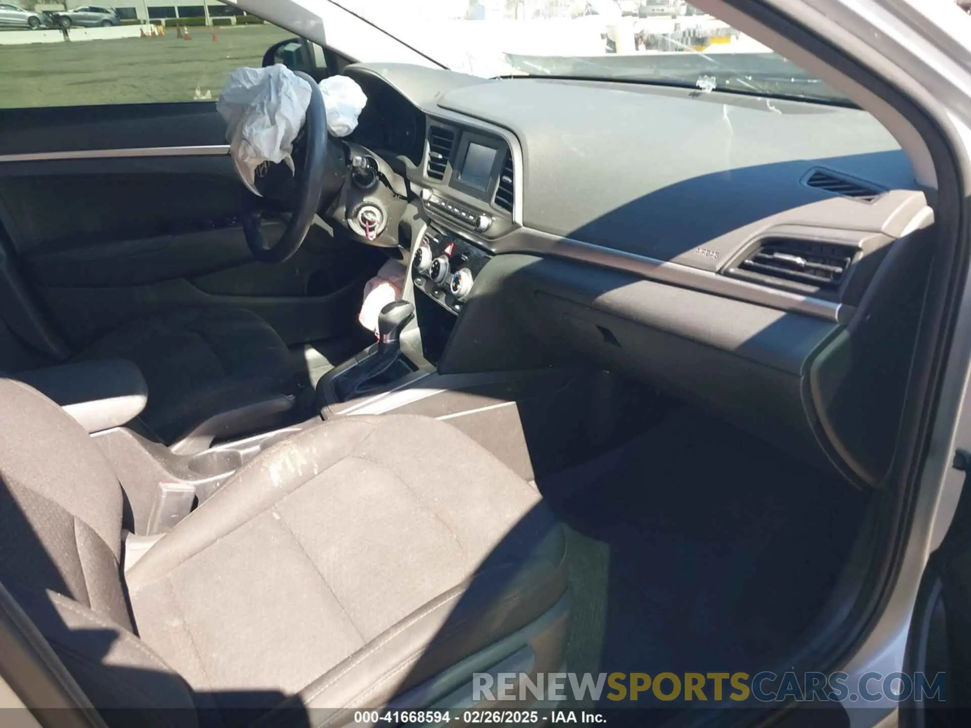 5 fotografías del automóvil dañado 5NPD74LF2KH452154 HYUNDAI ELANTRA 2019