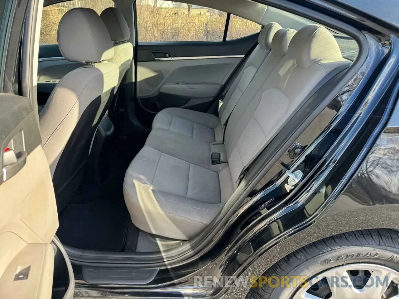 12 fotografías del automóvil dañado 5NPD74LF2KH455748 HYUNDAI ELANTRA 2019