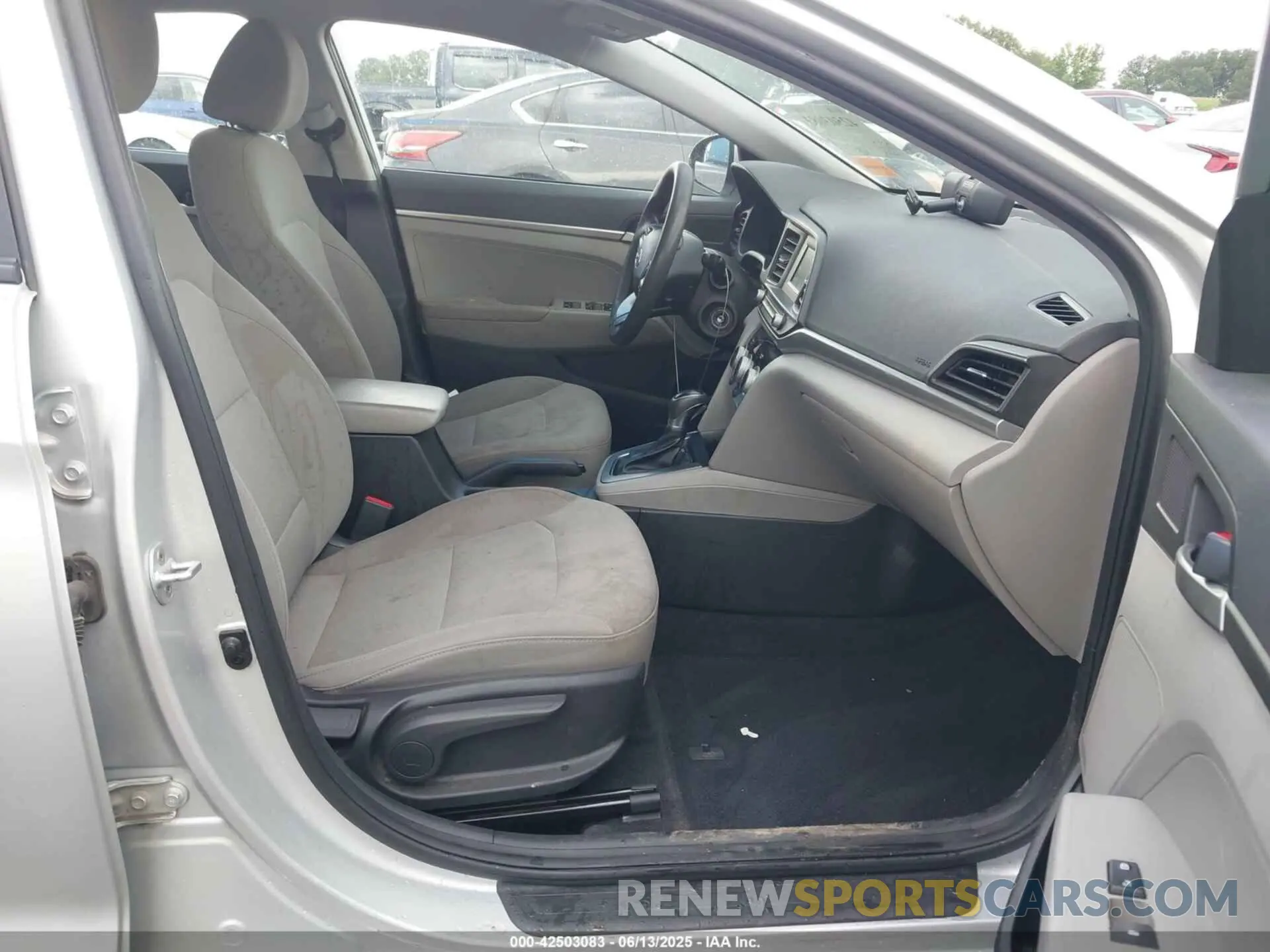 5 fotografías del automóvil dañado 5NPD74LF2KH474221 HYUNDAI ELANTRA 2019