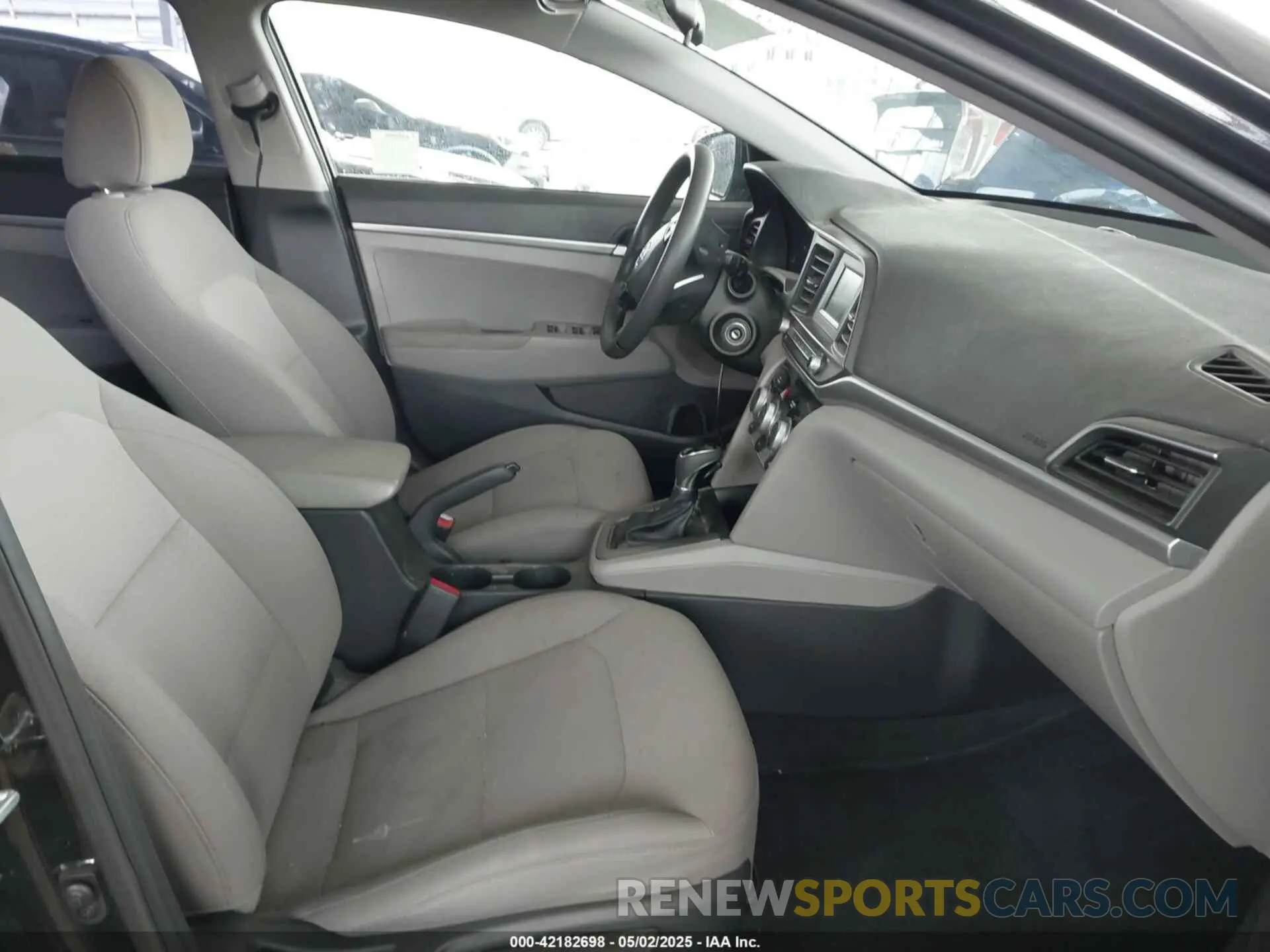 5 fotografías del automóvil dañado 5NPD74LF2KH487647 HYUNDAI ELANTRA 2019