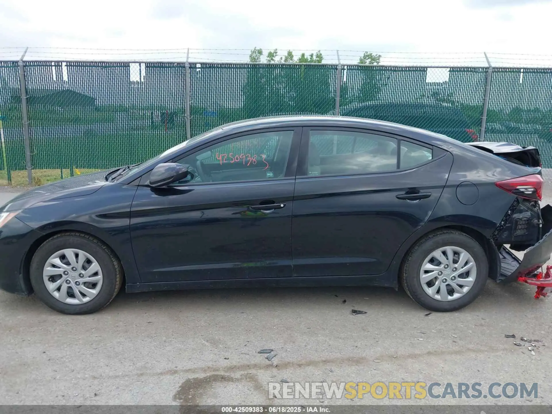 14 fotografías del automóvil dañado 5NPD74LF2KH490855 HYUNDAI ELANTRA 2019