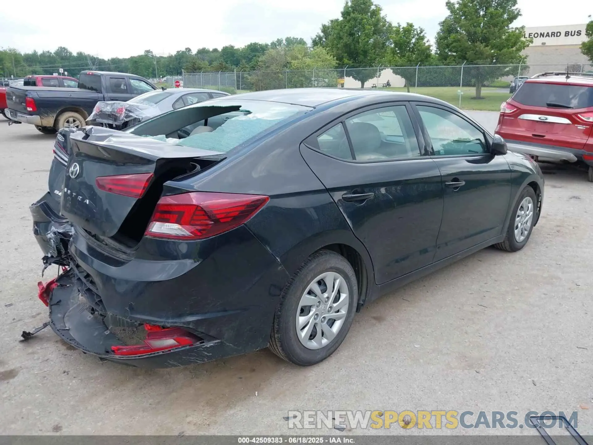 4 fotografías del automóvil dañado 5NPD74LF2KH490855 HYUNDAI ELANTRA 2019