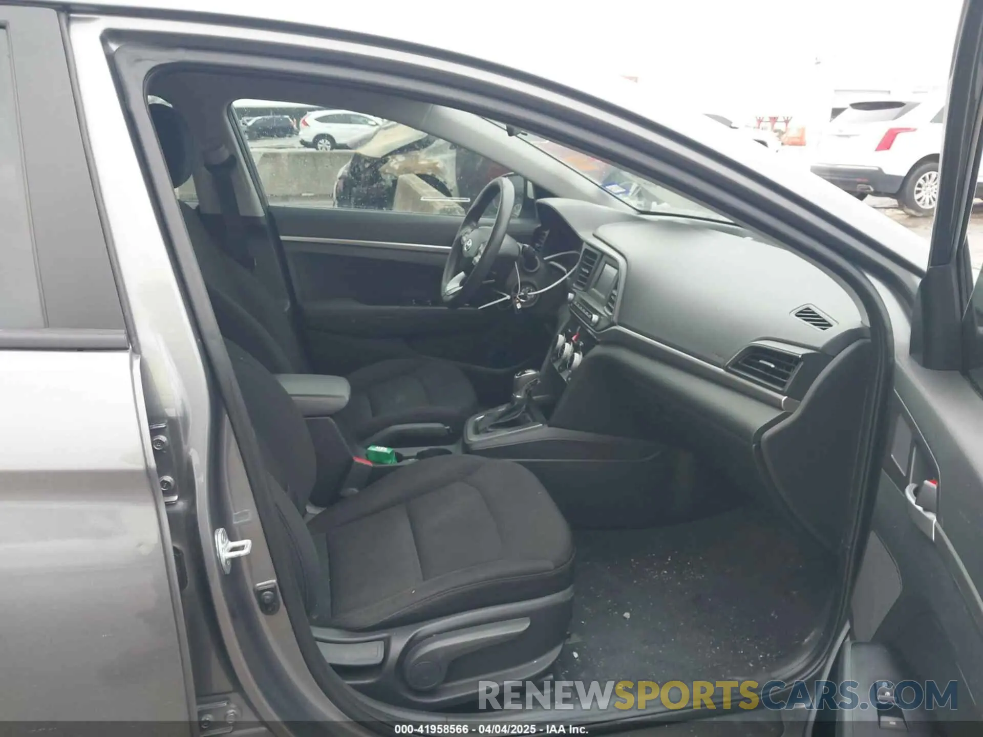 5 fotografías del automóvil dañado 5NPD74LF3KH451188 HYUNDAI ELANTRA 2019