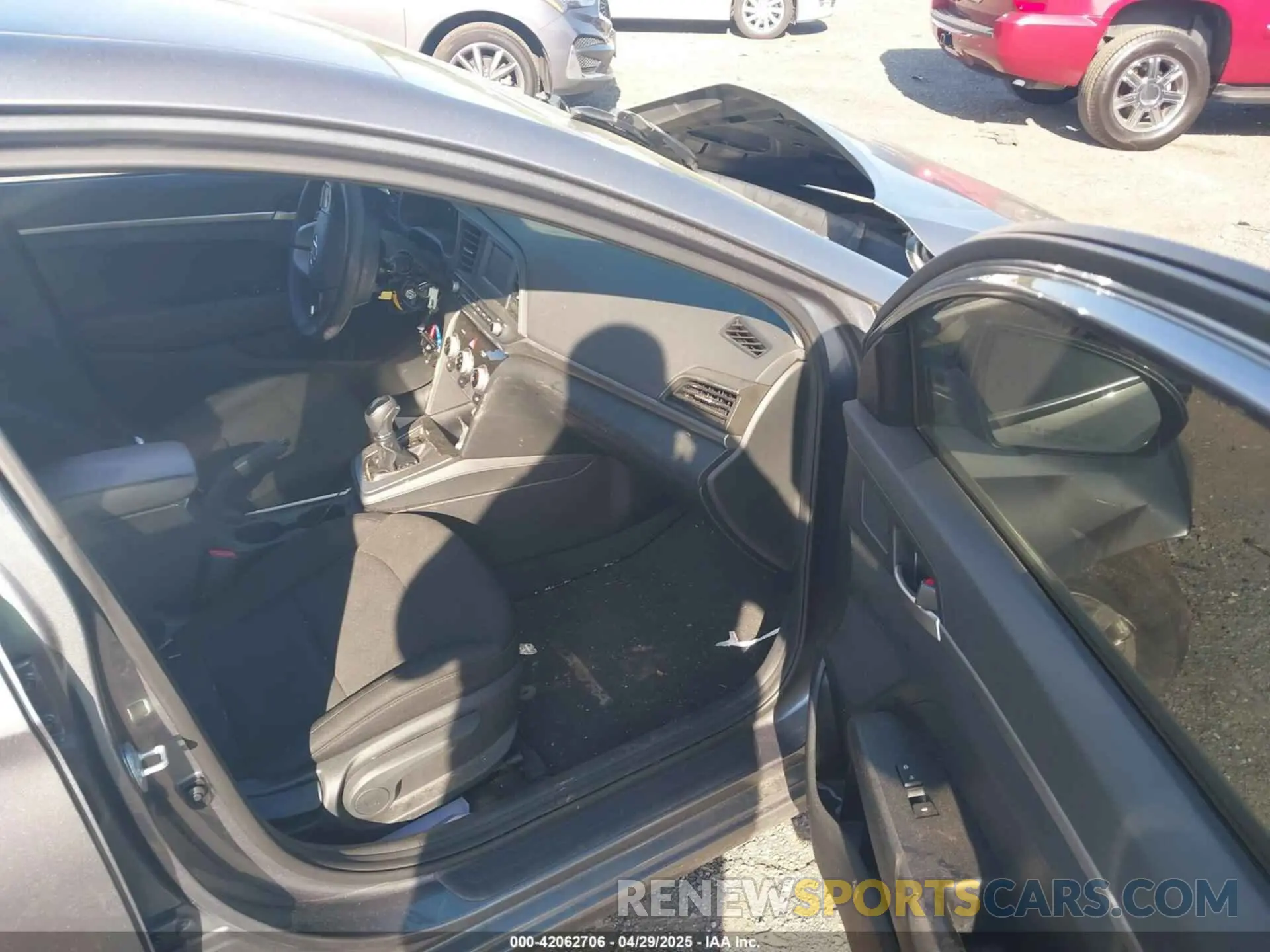 5 fotografías del automóvil dañado 5NPD74LF3KH453524 HYUNDAI ELANTRA 2019