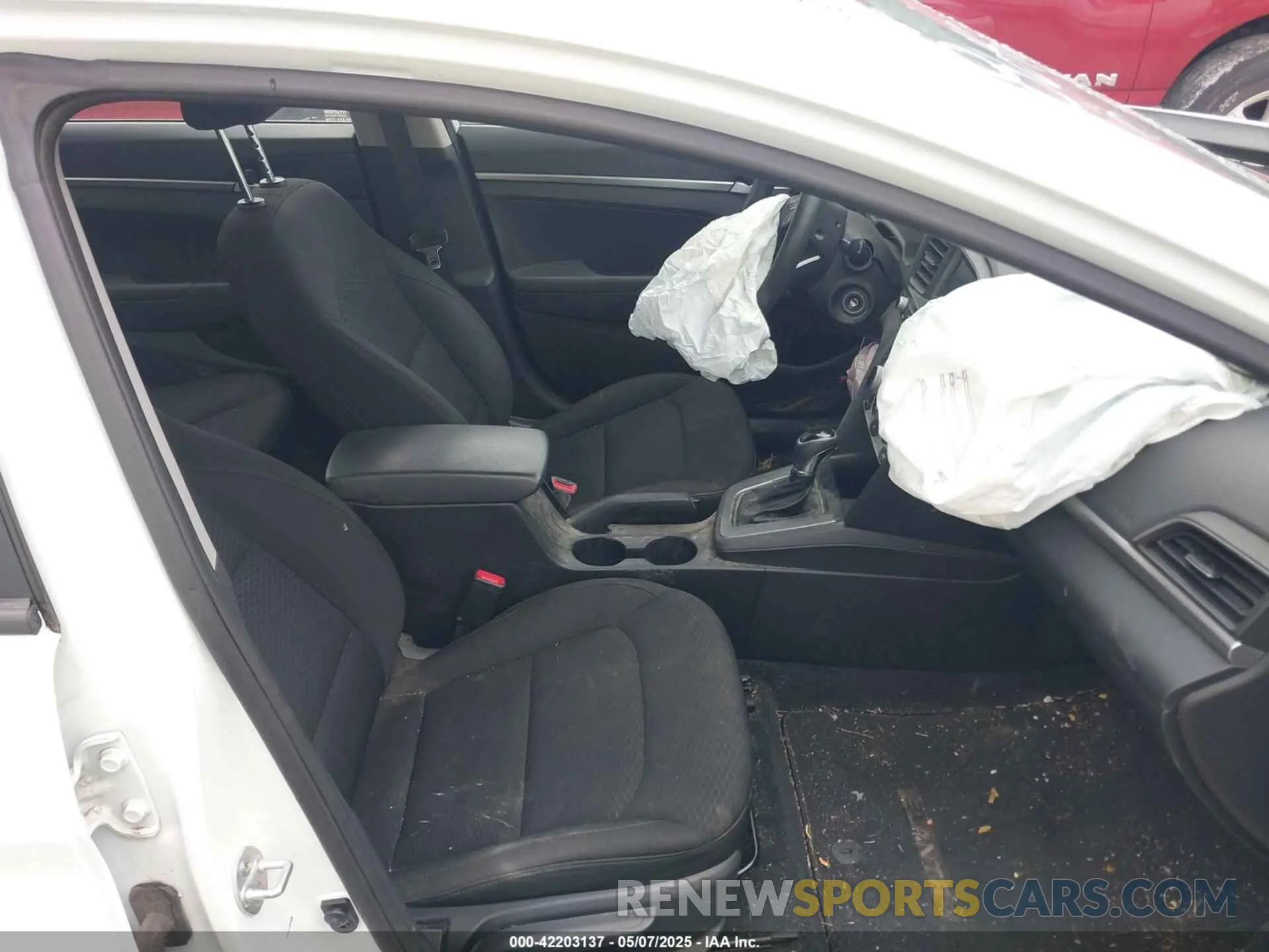 5 fotografías del automóvil dañado 5NPD74LF3KH467486 HYUNDAI ELANTRA 2019