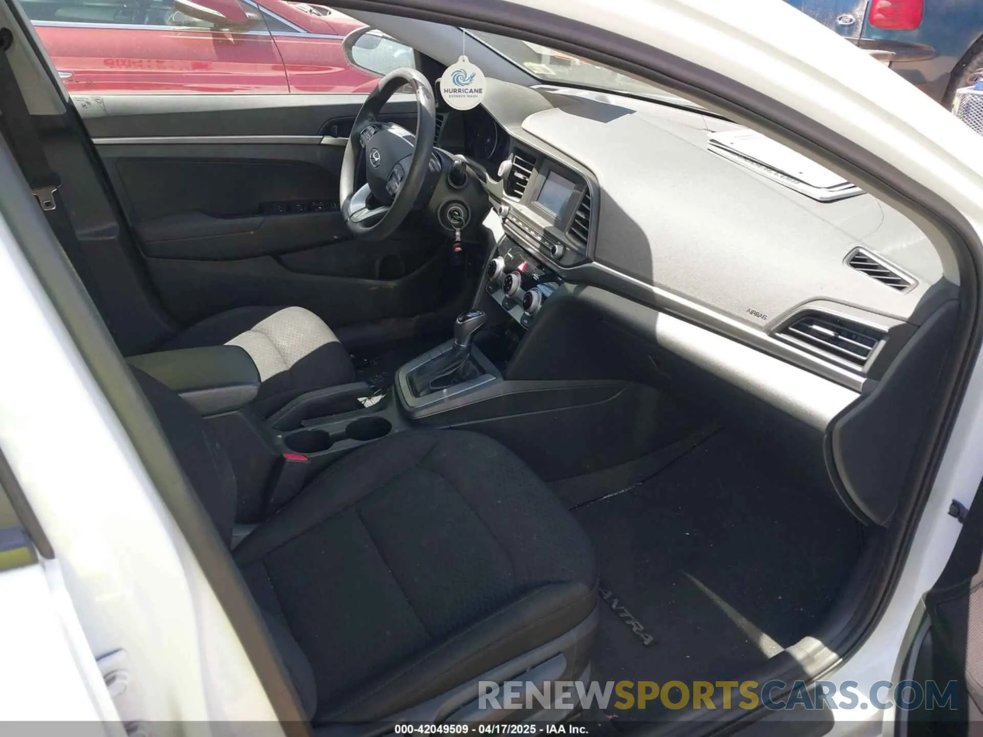 5 fotografías del automóvil dañado 5NPD74LF3KH487348 HYUNDAI ELANTRA 2019