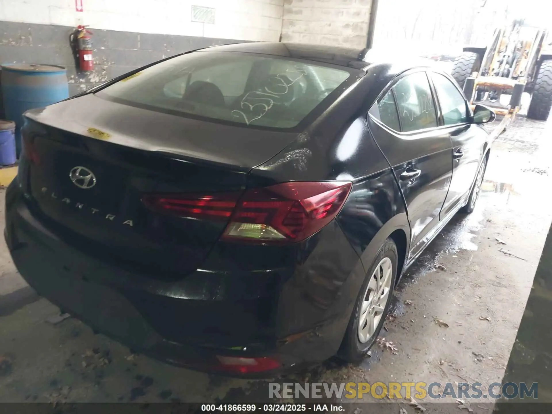 4 fotografías del automóvil dañado 5NPD74LF4KH424811 HYUNDAI ELANTRA 2019