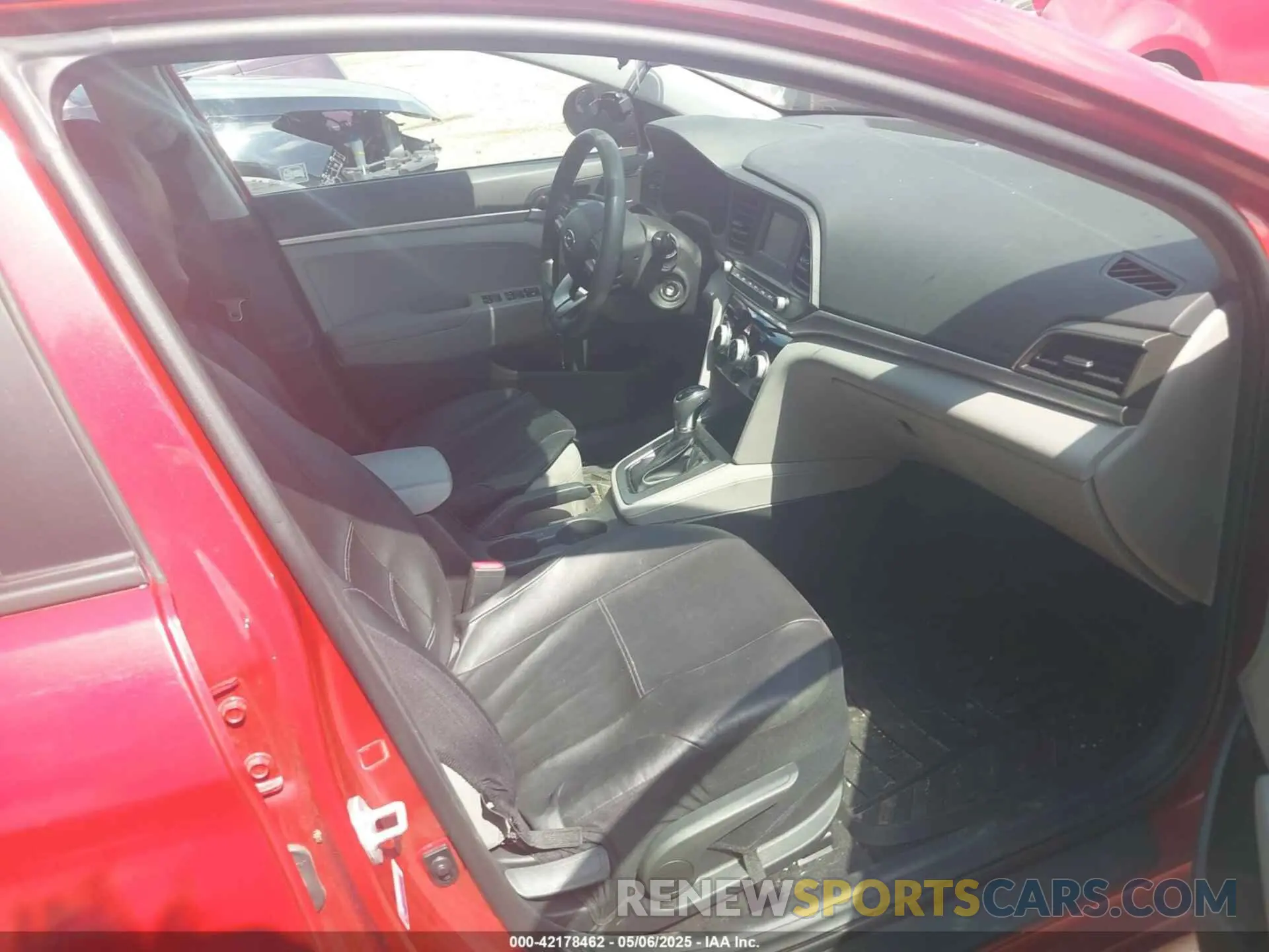 5 fotografías del automóvil dañado 5NPD74LF4KH473801 HYUNDAI ELANTRA 2019