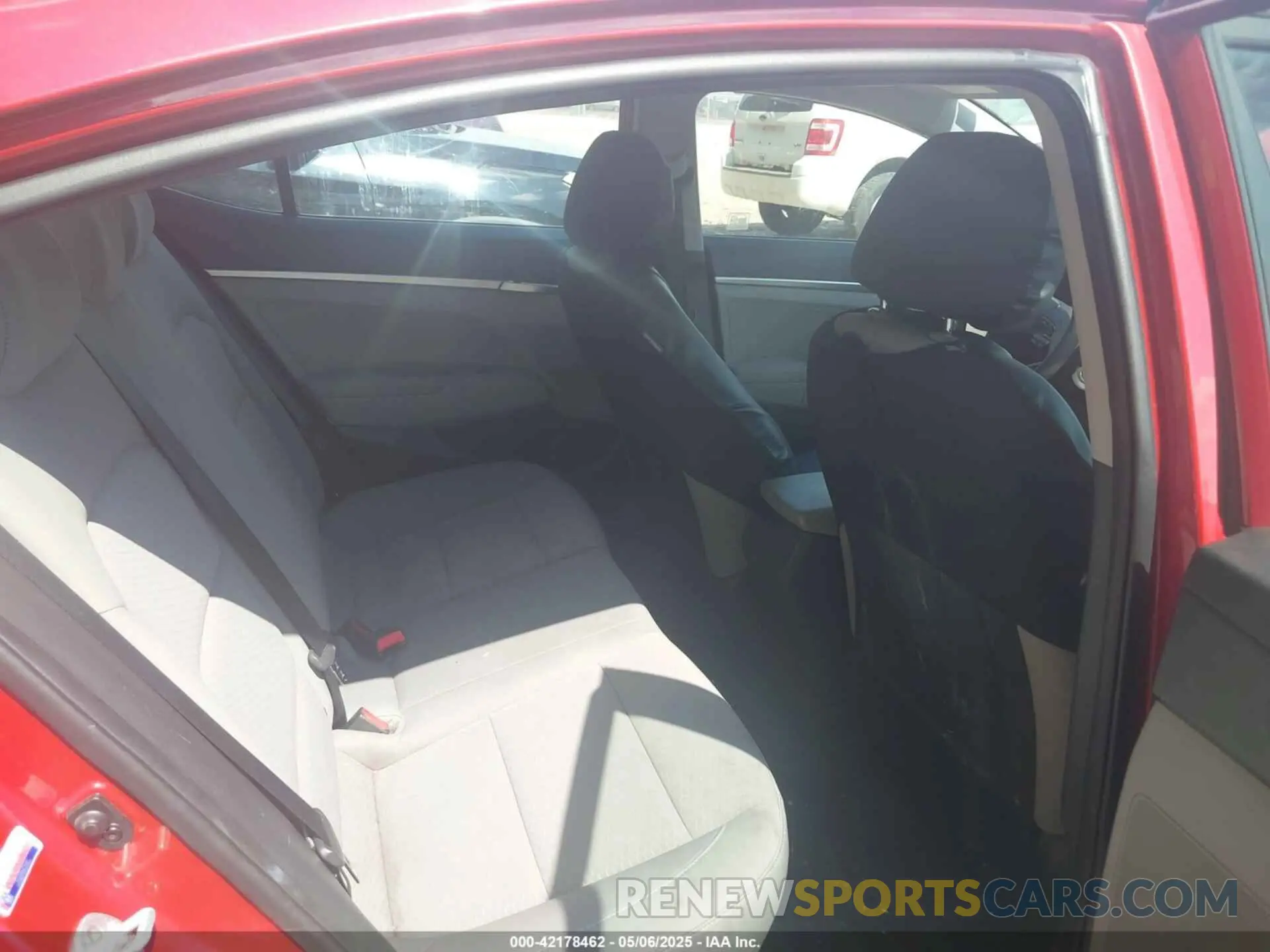 8 fotografías del automóvil dañado 5NPD74LF4KH473801 HYUNDAI ELANTRA 2019