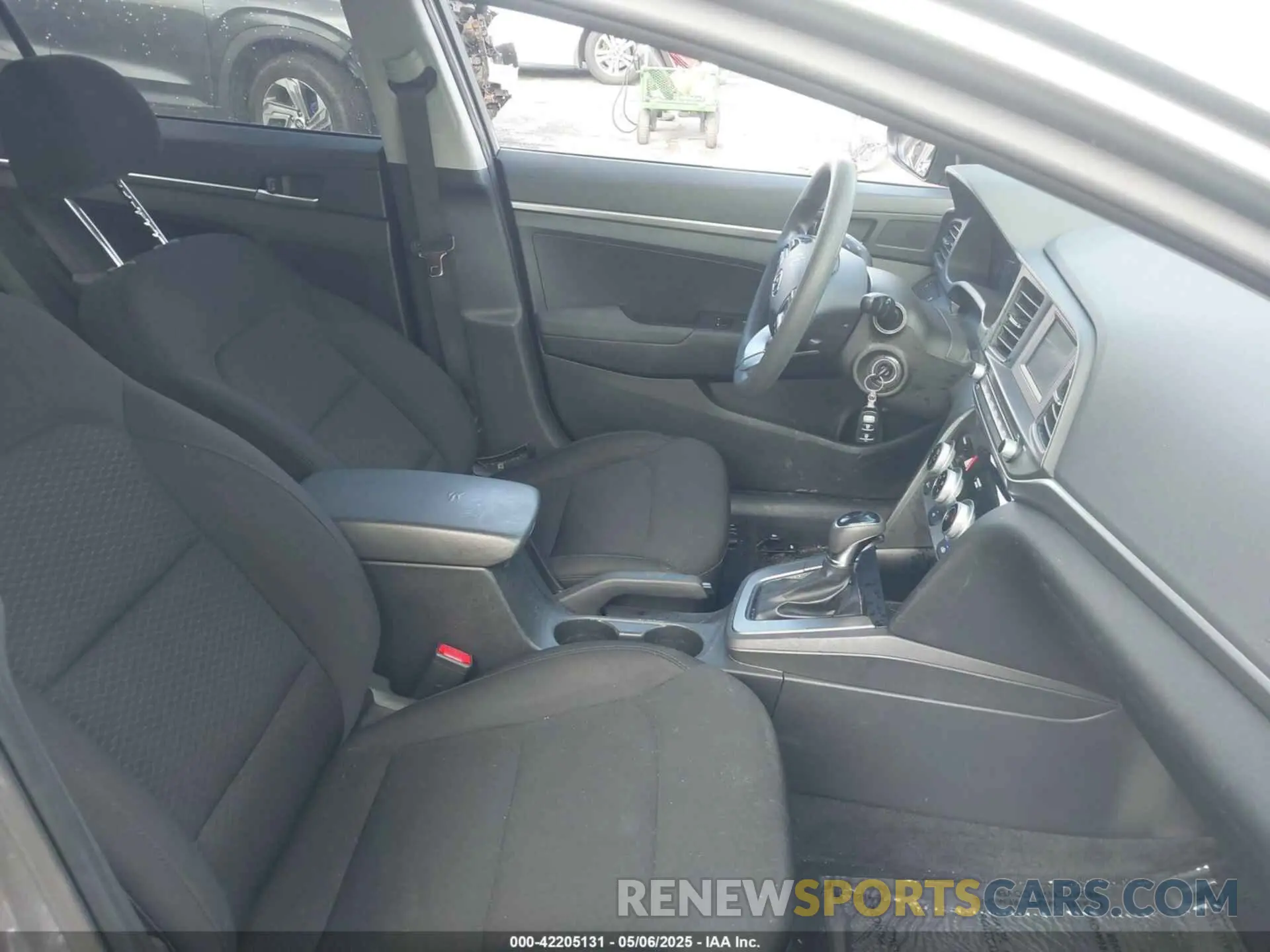 5 fotografías del automóvil dañado 5NPD74LF4KH488752 HYUNDAI ELANTRA 2019