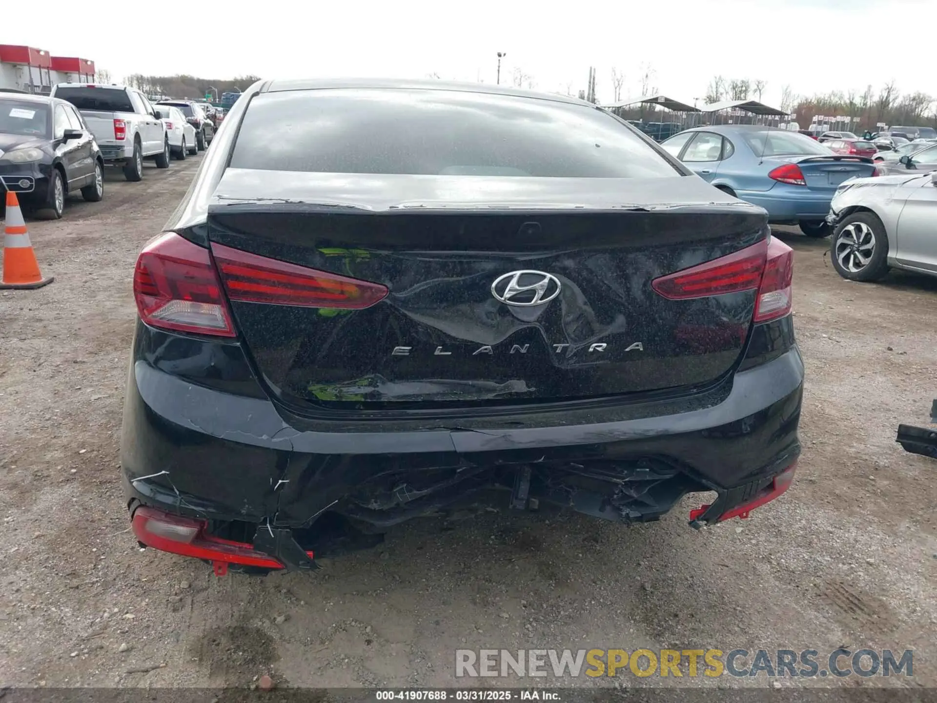 17 fotografías del automóvil dañado 5NPD74LF5KH420136 HYUNDAI ELANTRA 2019