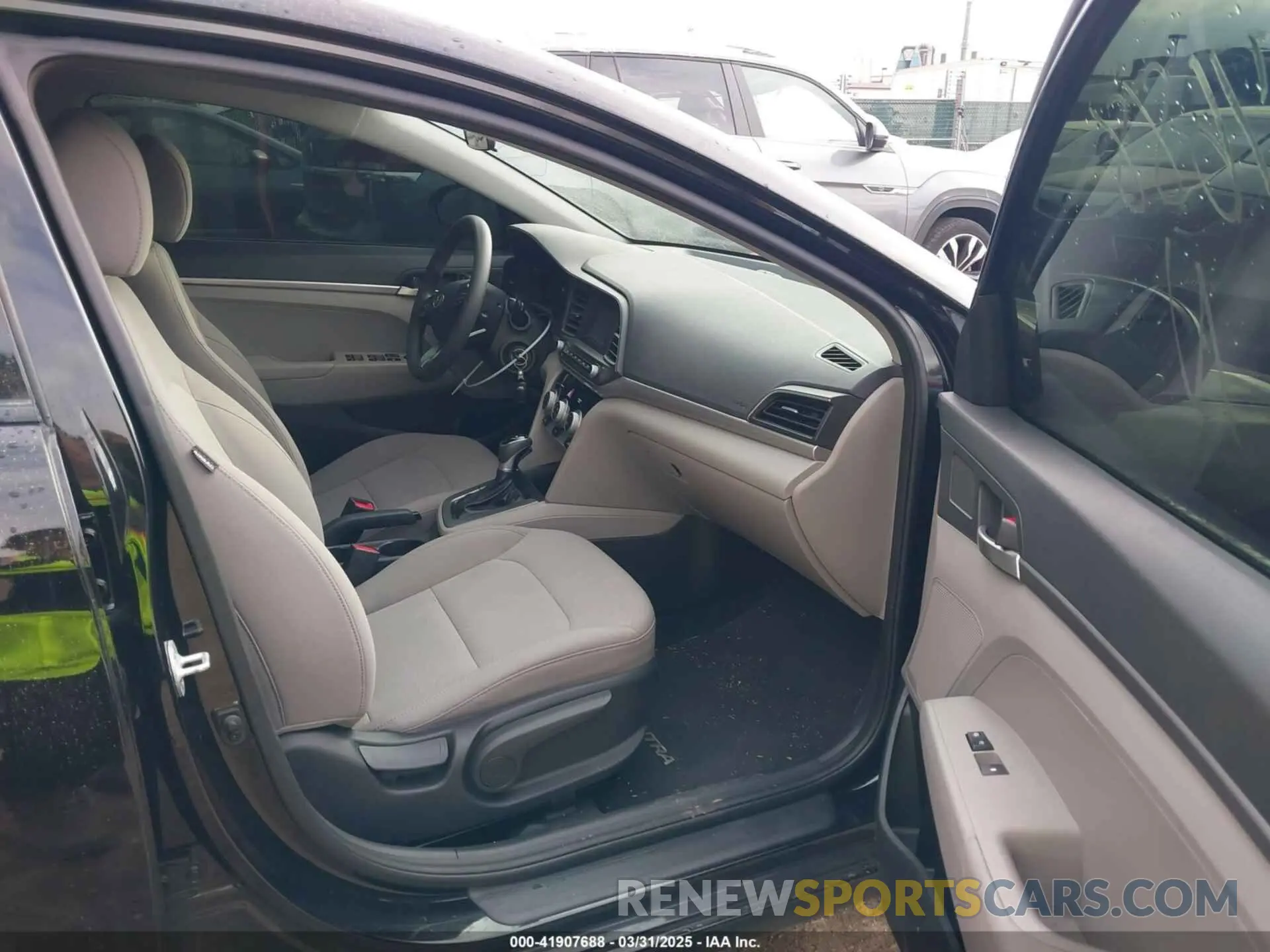 5 fotografías del automóvil dañado 5NPD74LF5KH420136 HYUNDAI ELANTRA 2019