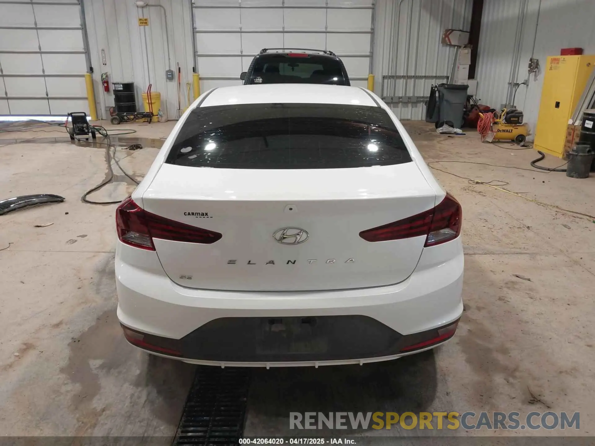 17 fotografías del automóvil dañado 5NPD74LF5KH437406 HYUNDAI ELANTRA 2019