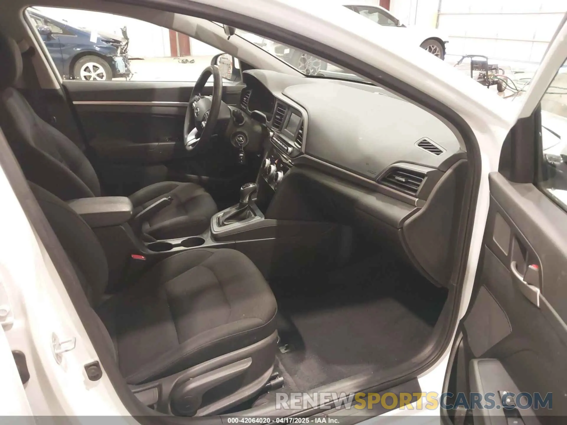 5 fotografías del automóvil dañado 5NPD74LF5KH437406 HYUNDAI ELANTRA 2019