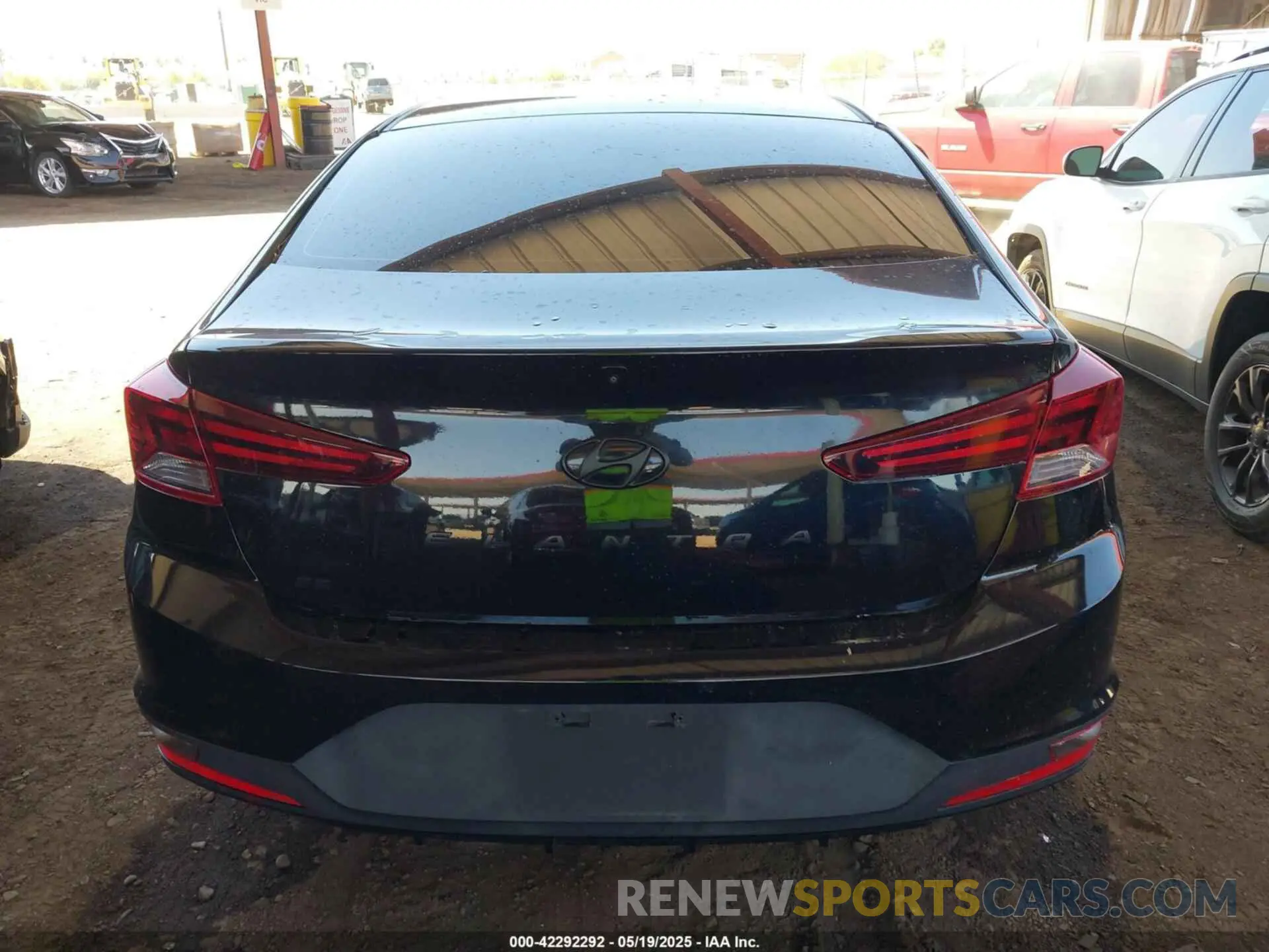 16 fotografías del automóvil dañado 5NPD74LF5KH495483 HYUNDAI ELANTRA 2019