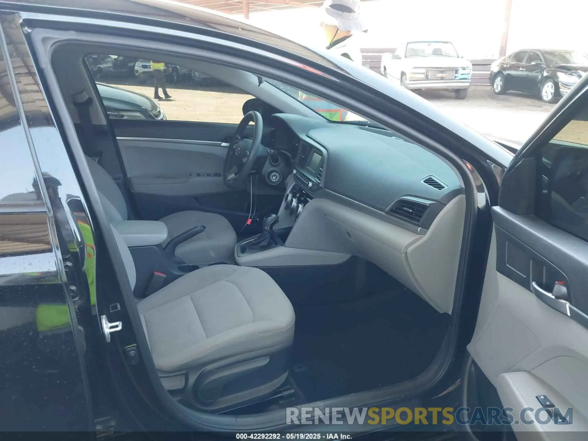 5 fotografías del automóvil dañado 5NPD74LF5KH495483 HYUNDAI ELANTRA 2019