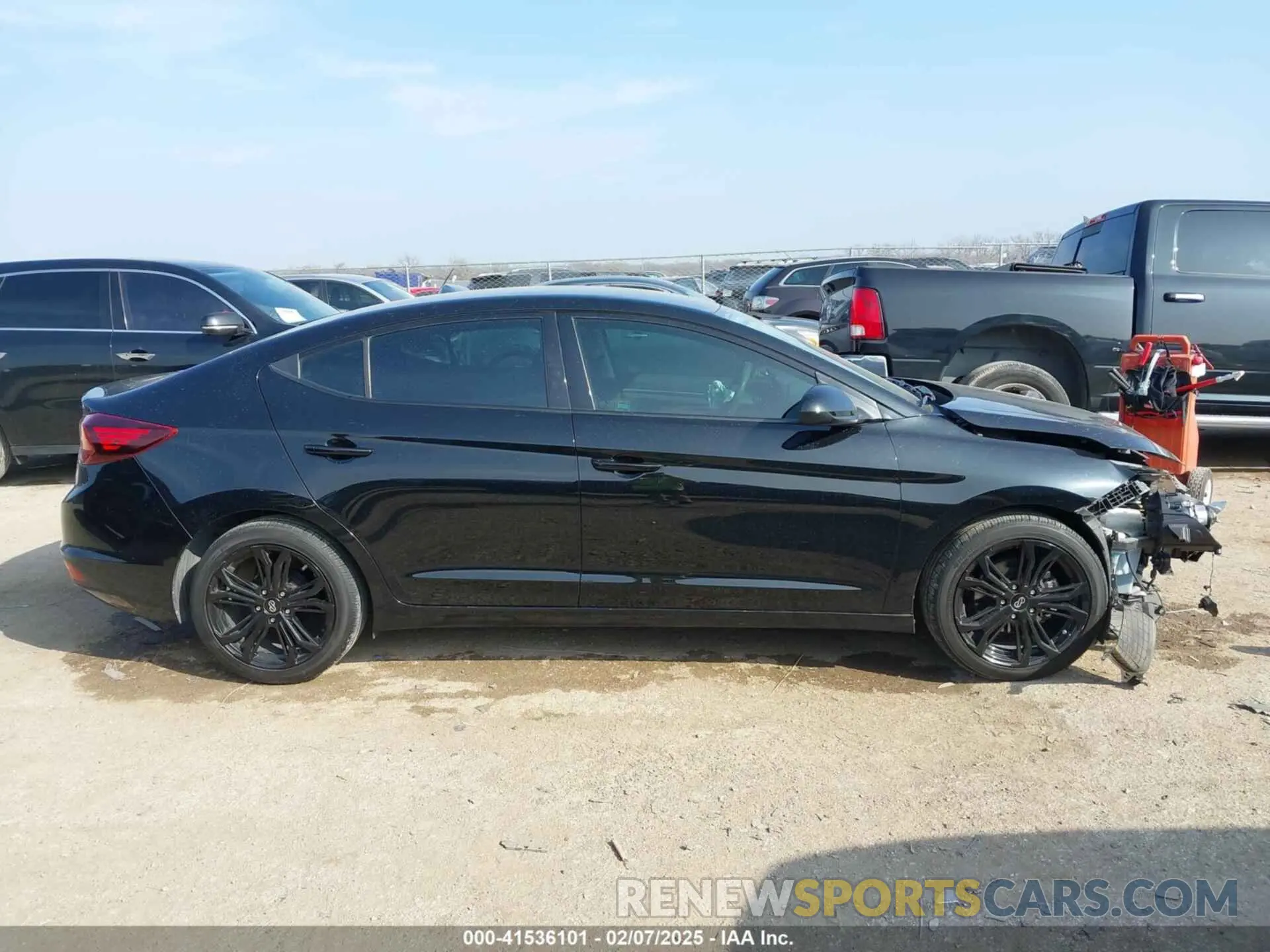 14 fotografías del automóvil dañado 5NPD74LF6KH454327 HYUNDAI ELANTRA 2019