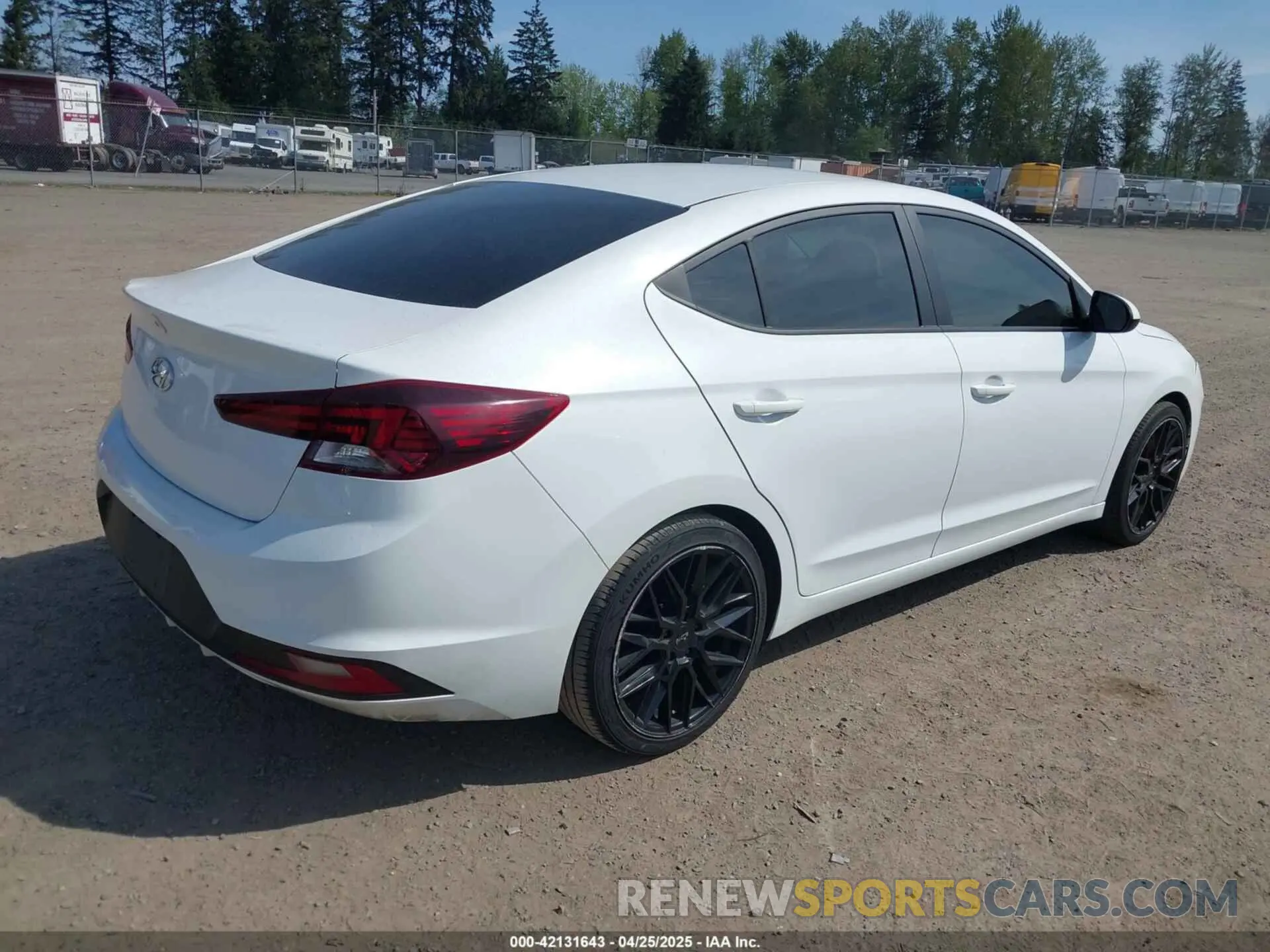 4 fotografías del automóvil dañado 5NPD74LF8KH433480 HYUNDAI ELANTRA 2019