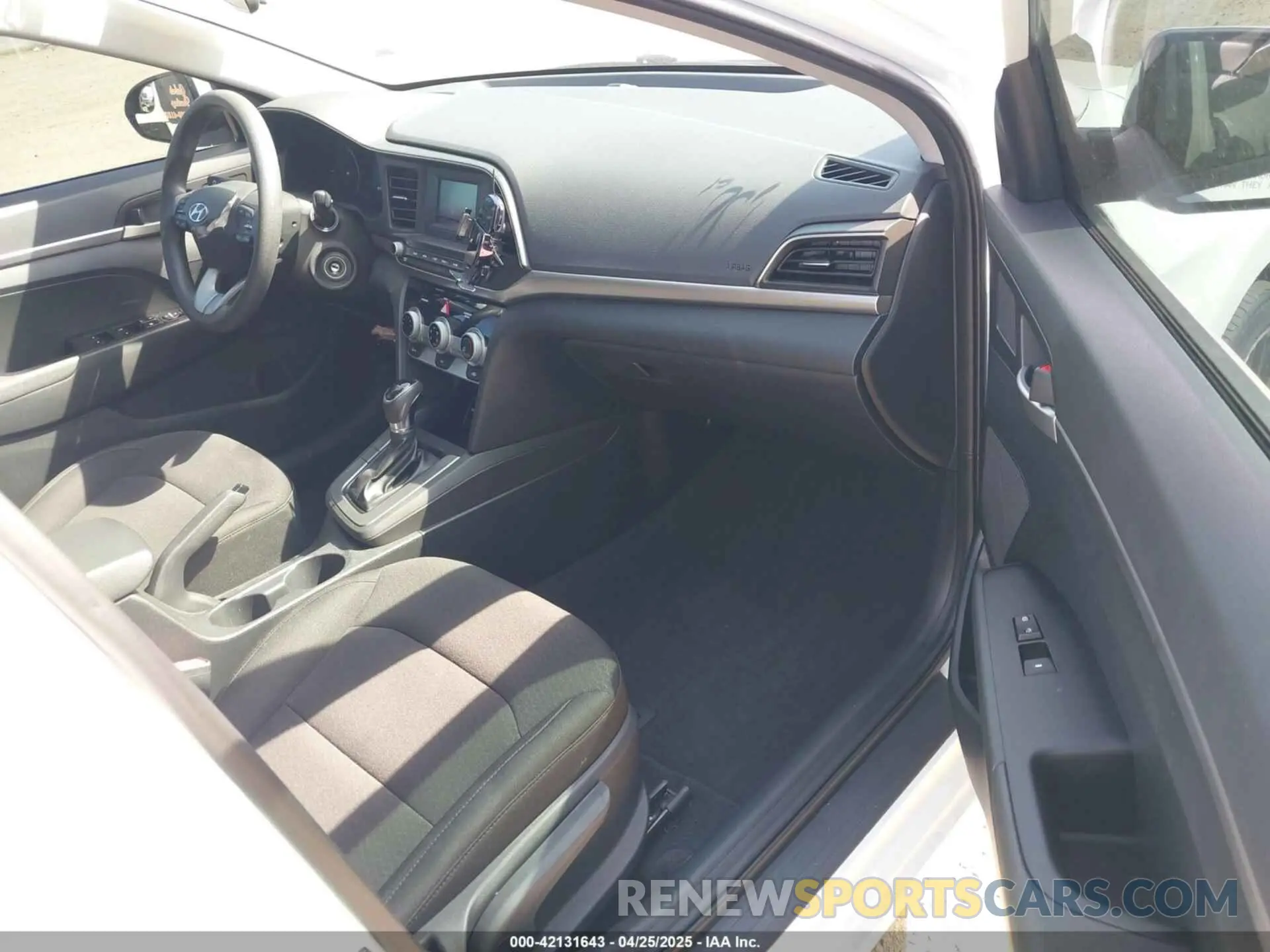 5 fotografías del automóvil dañado 5NPD74LF8KH433480 HYUNDAI ELANTRA 2019