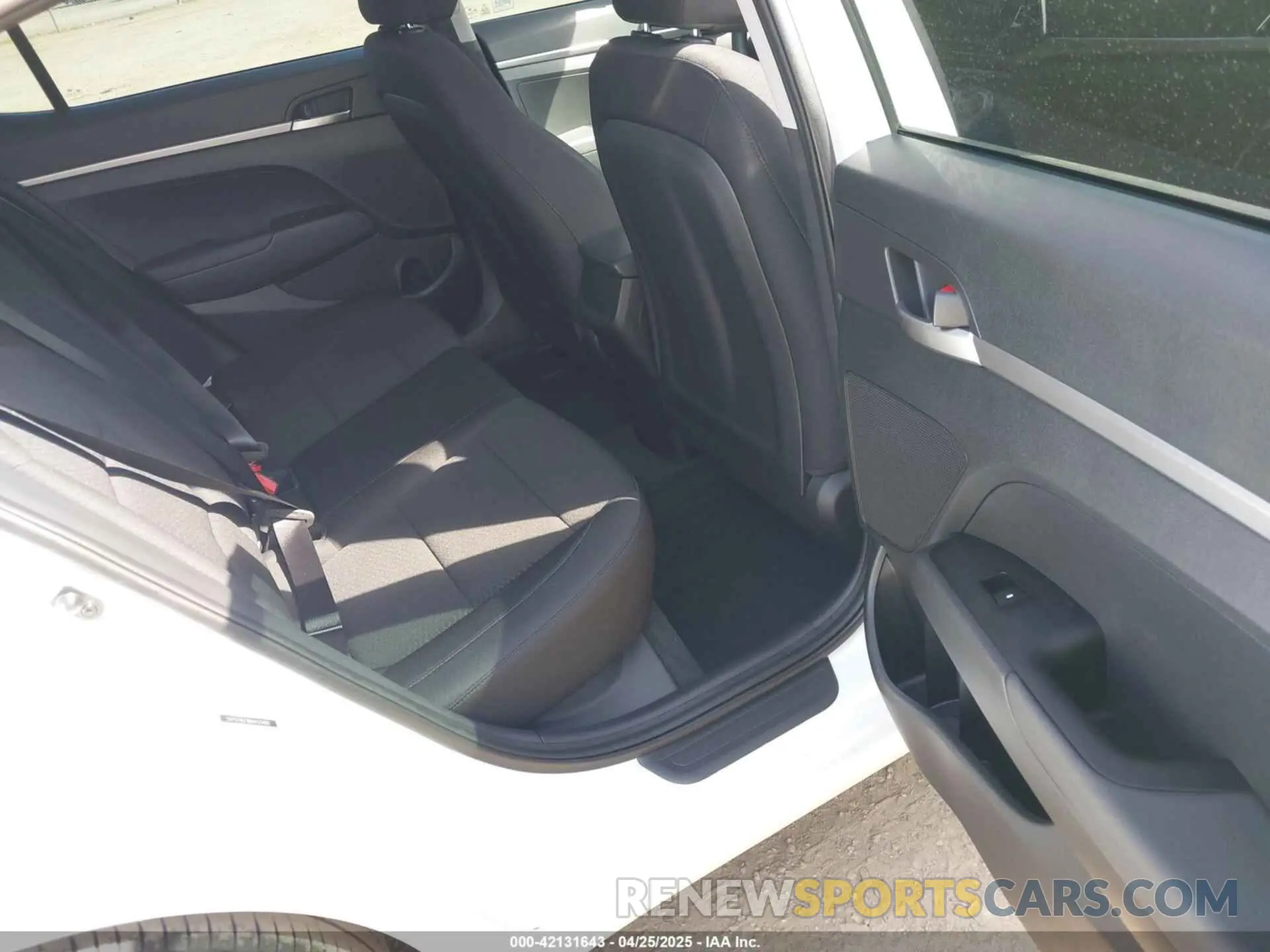 8 fotografías del automóvil dañado 5NPD74LF8KH433480 HYUNDAI ELANTRA 2019