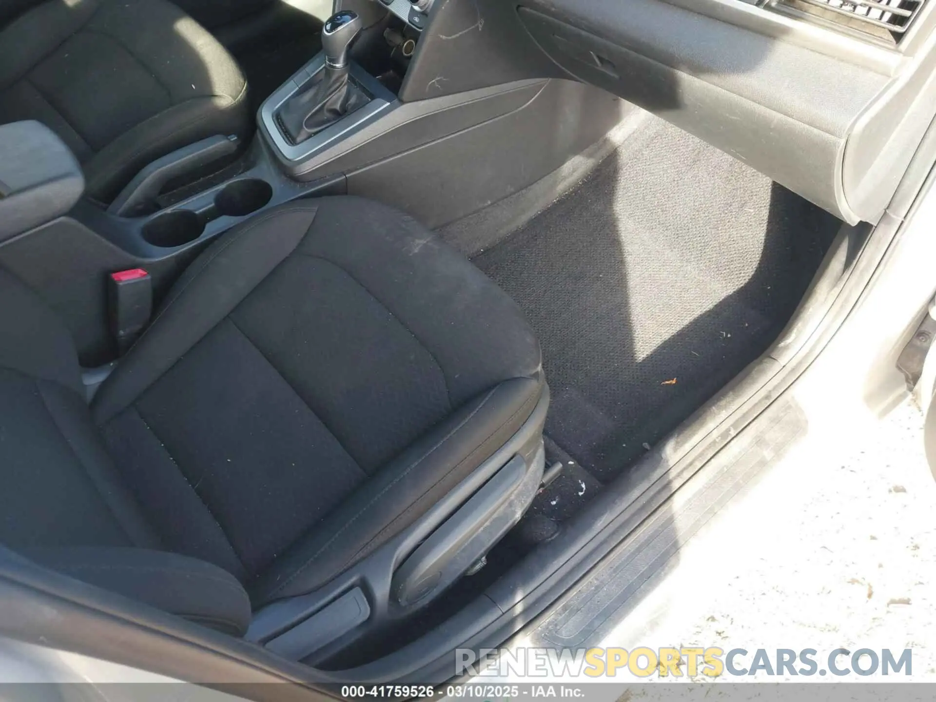 5 fotografías del automóvil dañado 5NPD74LF8KH440977 HYUNDAI ELANTRA 2019