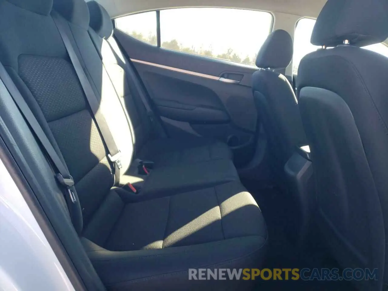 10 fotografías del automóvil dañado 5NPD74LF8KH470528 HYUNDAI ELANTRA 2019