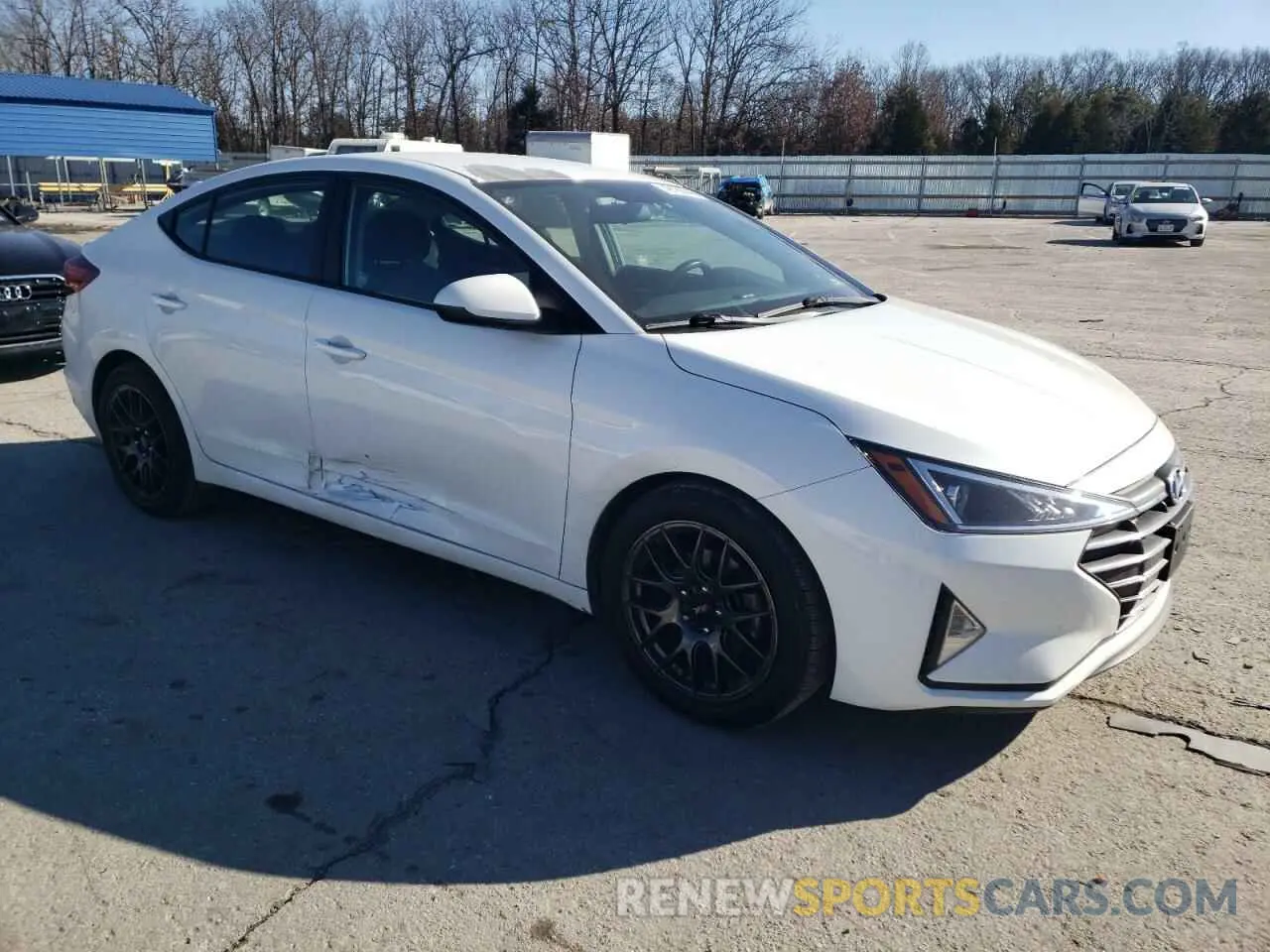 4 fotografías del automóvil dañado 5NPD74LF8KH470528 HYUNDAI ELANTRA 2019