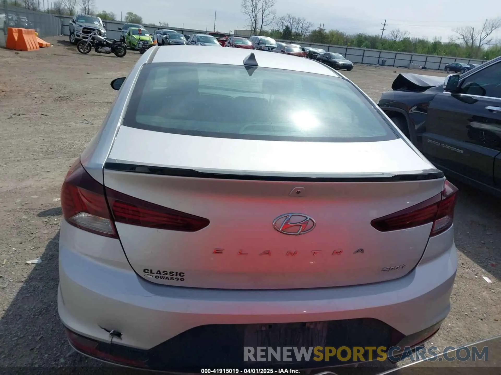 17 fotografías del automóvil dañado 5NPD74LF8KH491119 HYUNDAI ELANTRA 2019