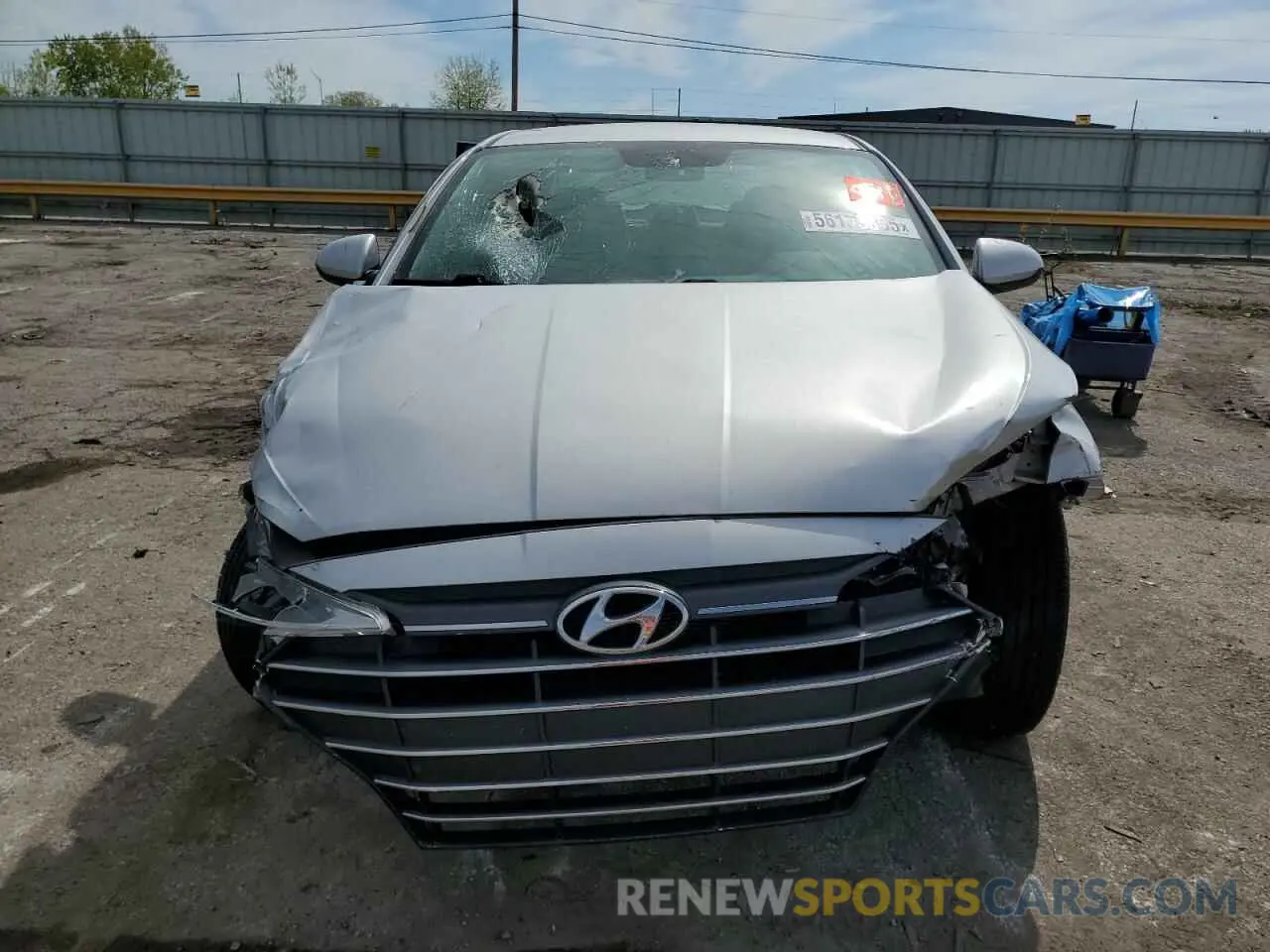 5 fotografías del automóvil dañado 5NPD74LFXKH471485 HYUNDAI ELANTRA 2019