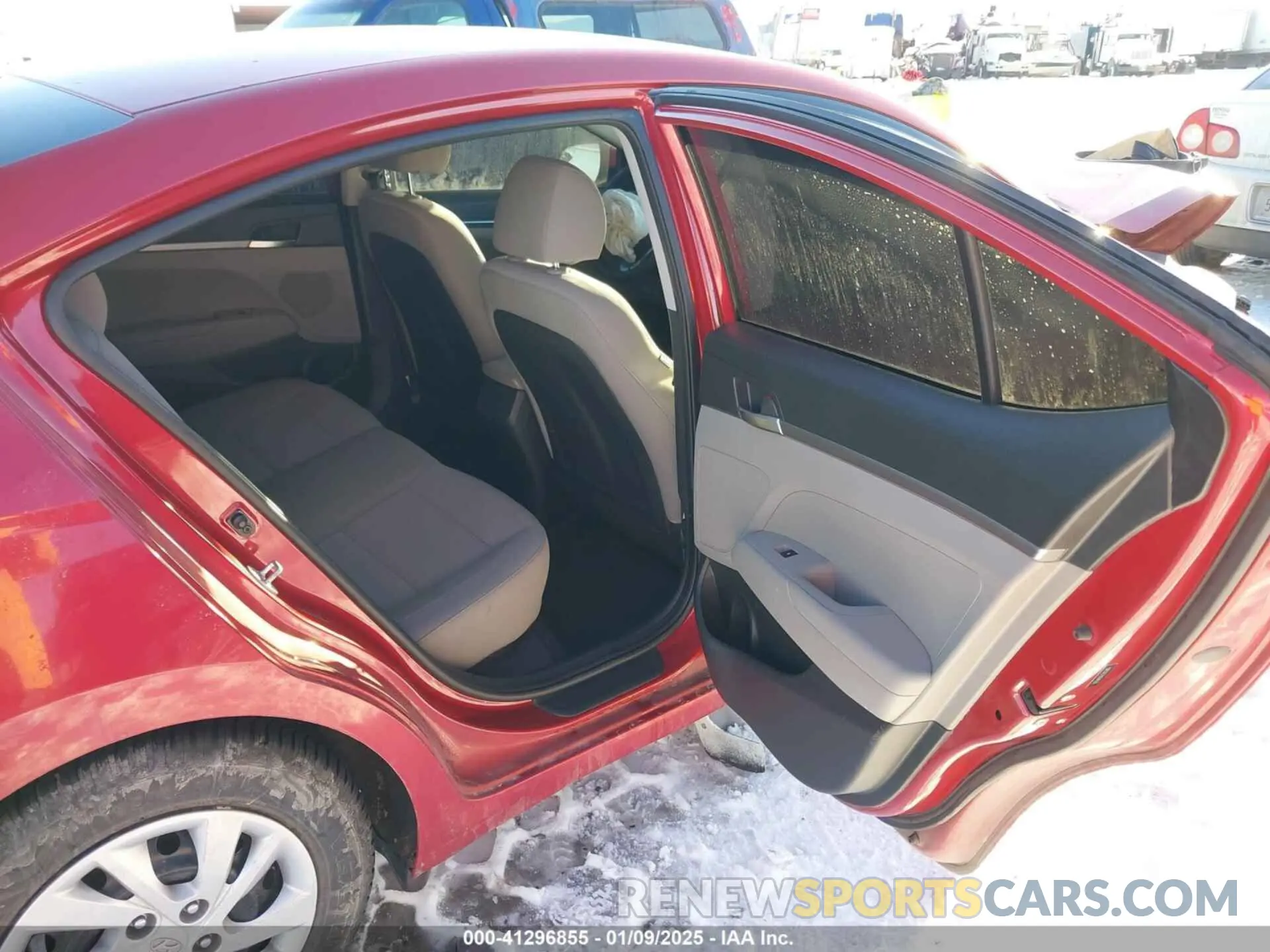 8 fotografías del automóvil dañado 5NPD74LFXKH493230 HYUNDAI ELANTRA 2019