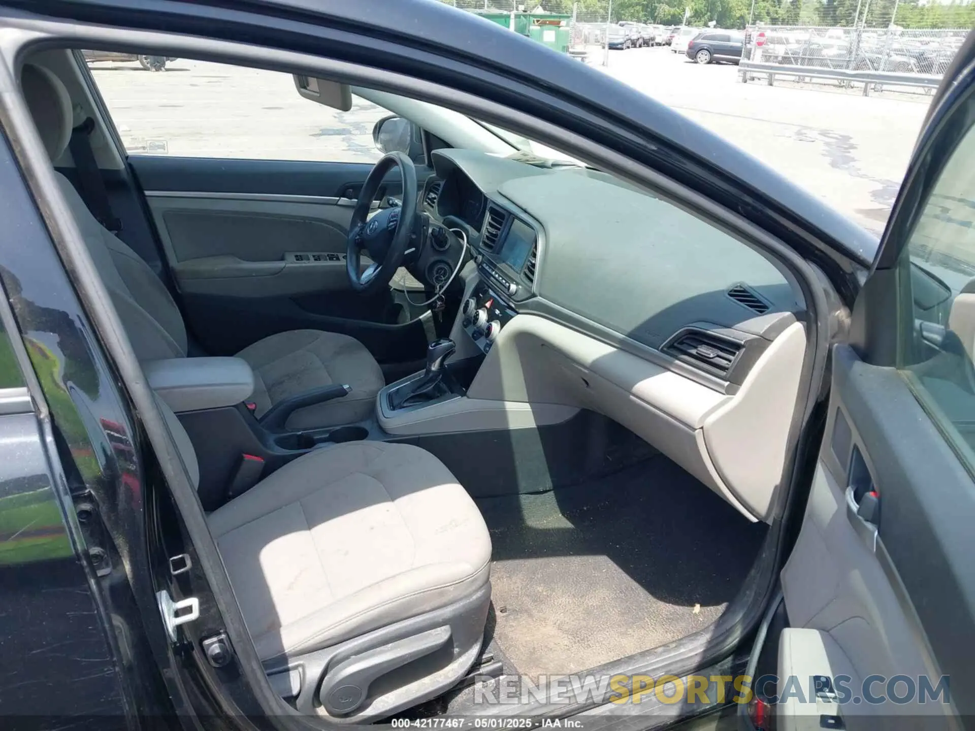 5 fotografías del automóvil dañado 5NPD84LF0KH427086 HYUNDAI ELANTRA 2019