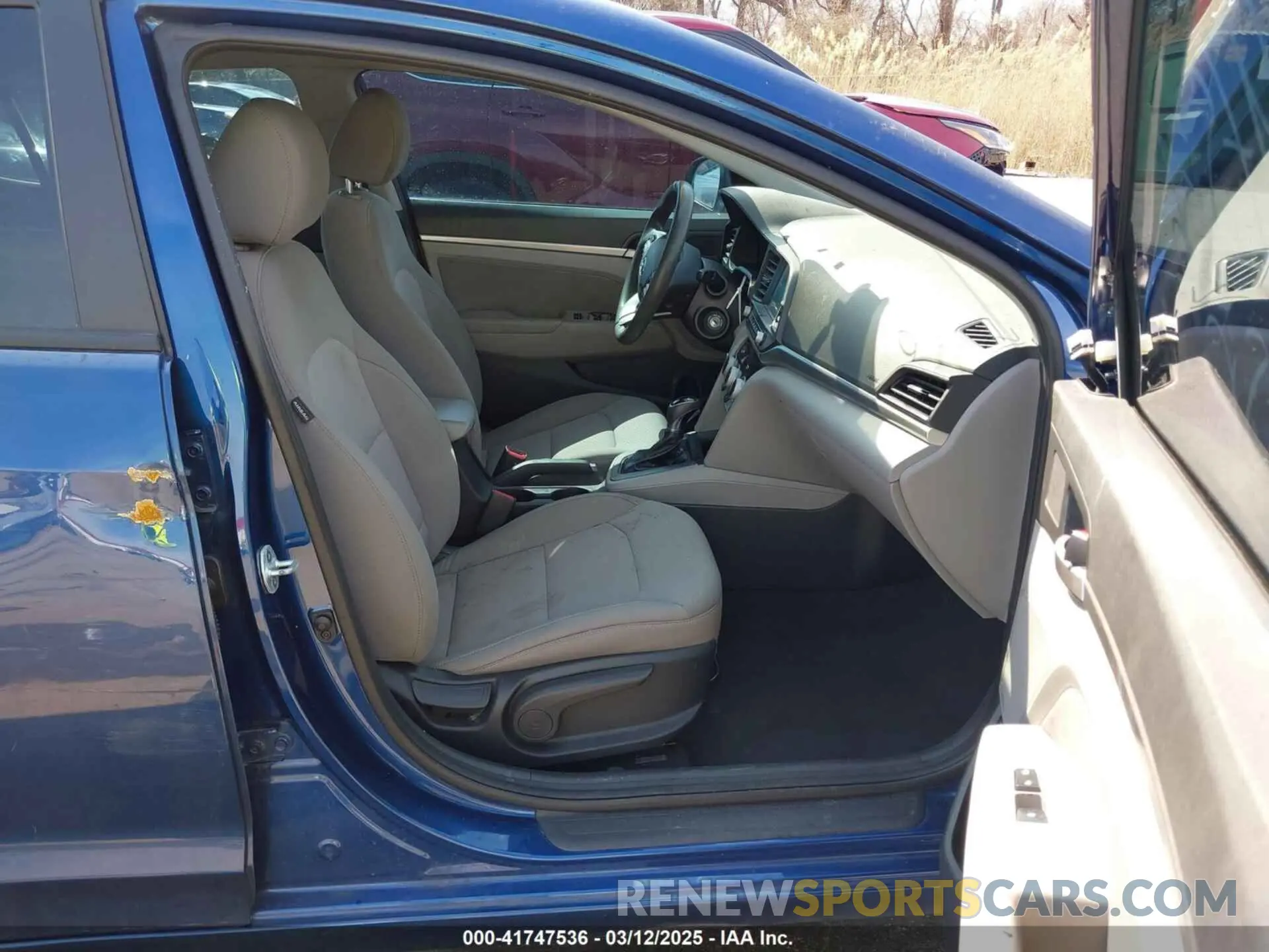 5 fotografías del automóvil dañado 5NPD84LF0KH435303 HYUNDAI ELANTRA 2019