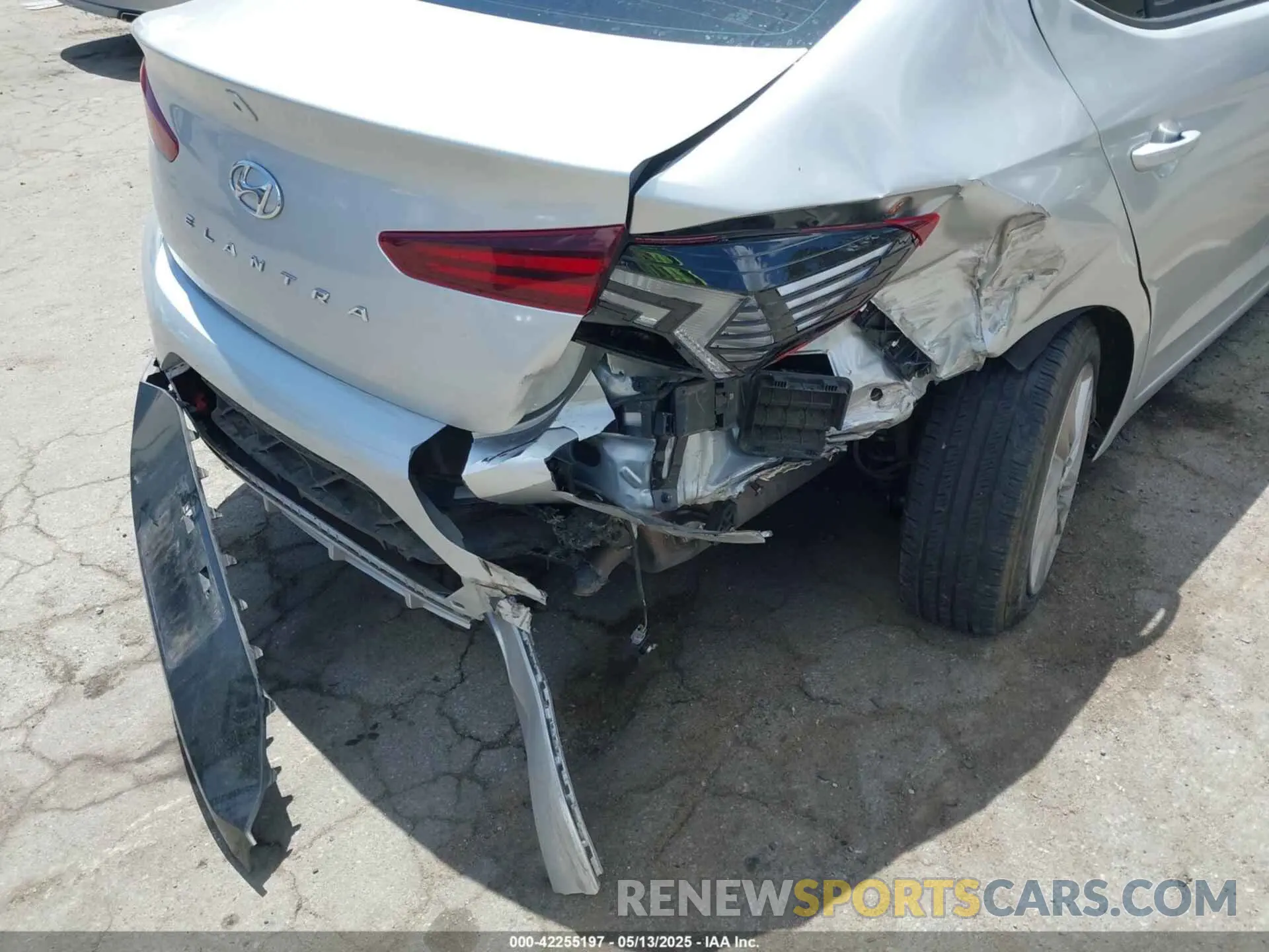 17 fotografías del automóvil dañado 5NPD84LF0KH448939 HYUNDAI ELANTRA 2019