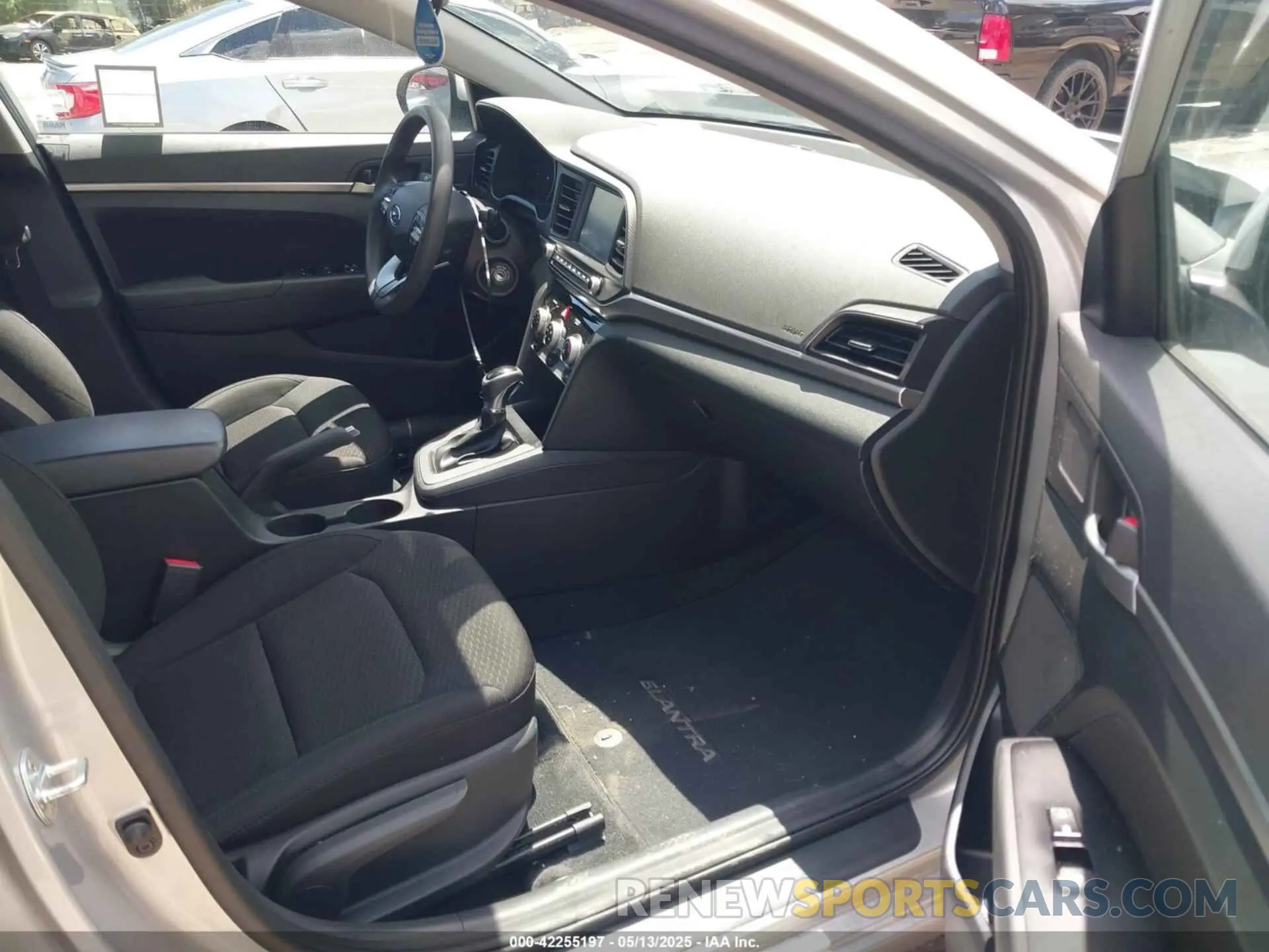 5 fotografías del automóvil dañado 5NPD84LF0KH448939 HYUNDAI ELANTRA 2019