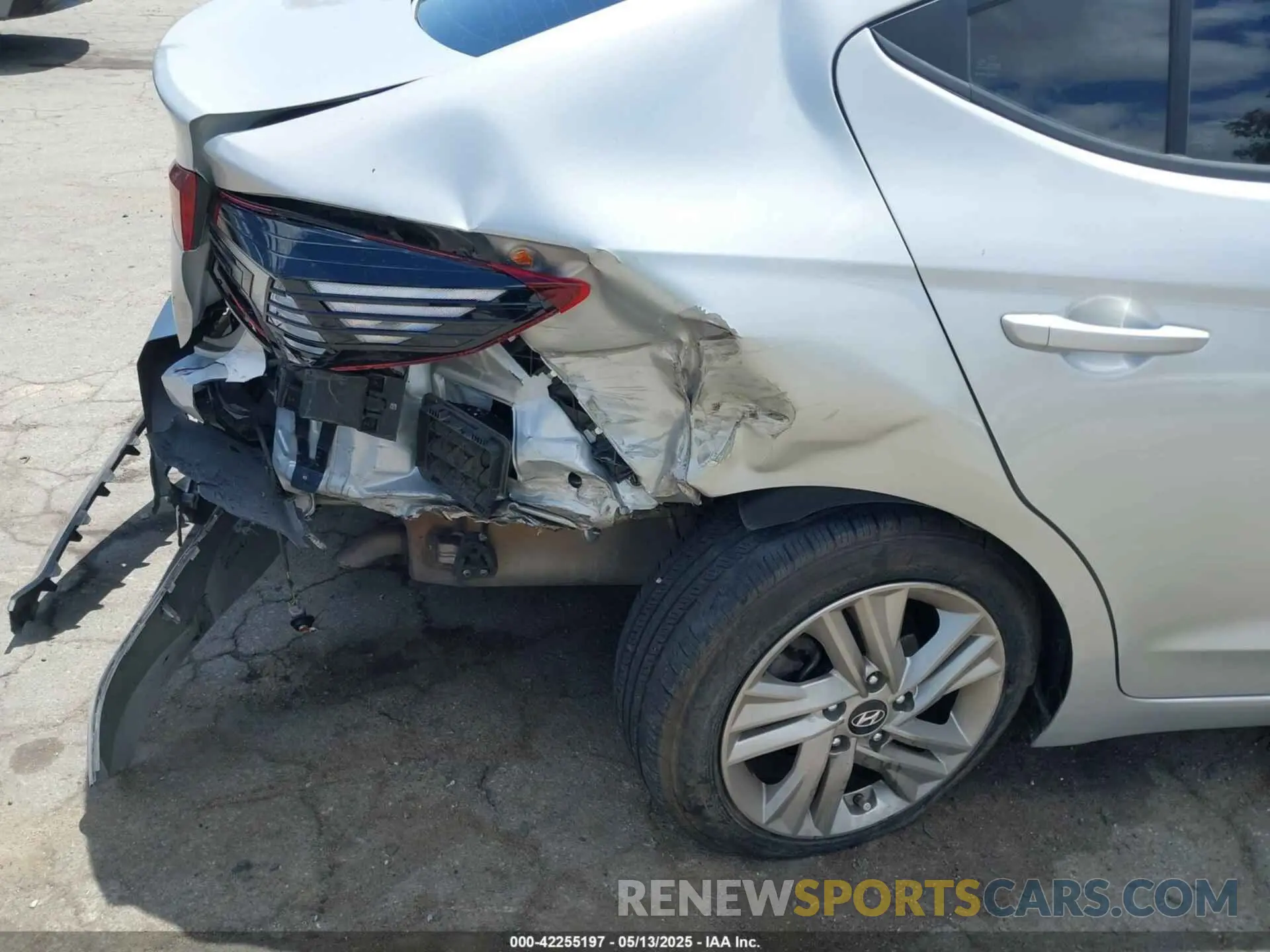 6 fotografías del automóvil dañado 5NPD84LF0KH448939 HYUNDAI ELANTRA 2019