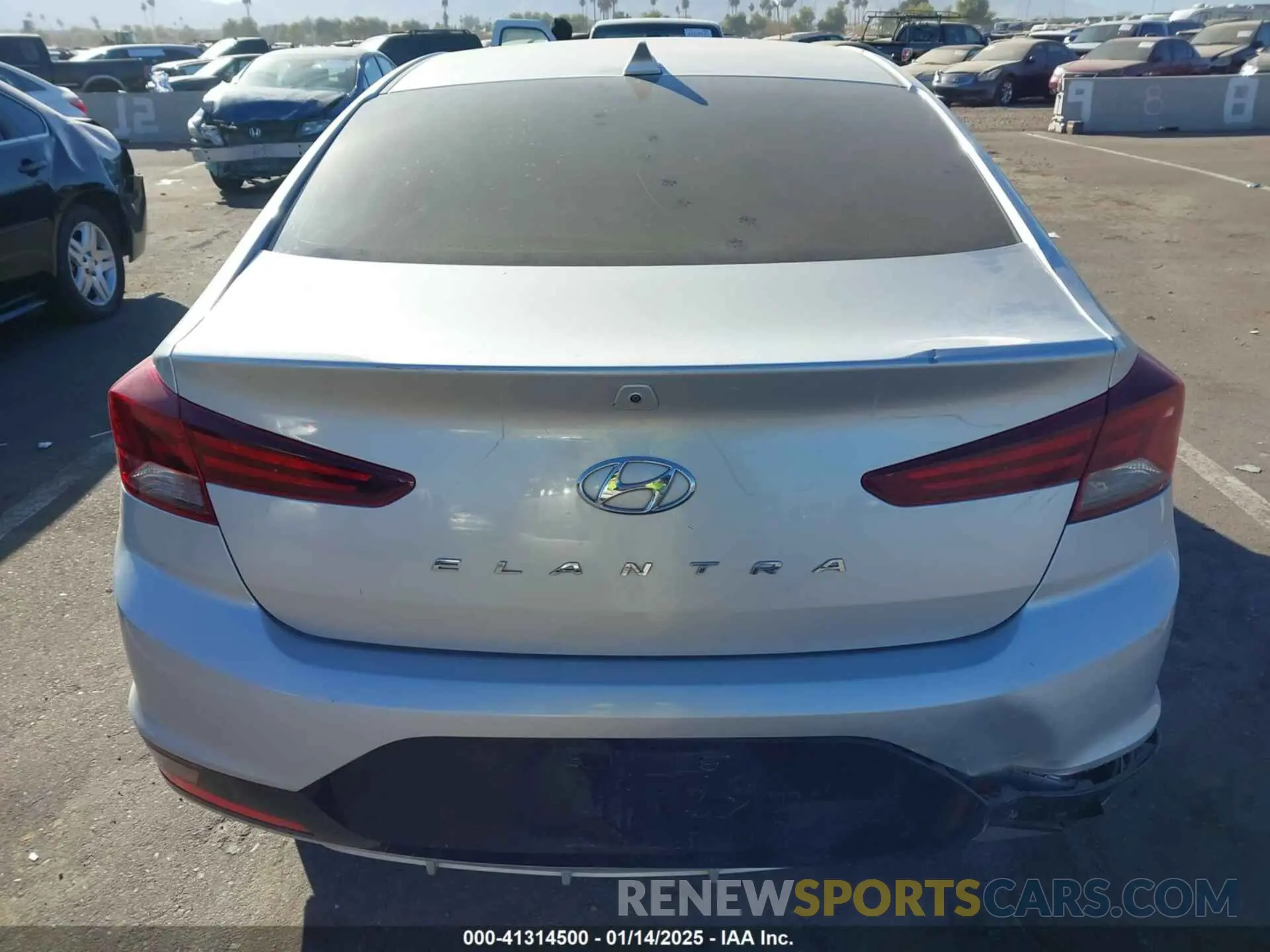 15 fotografías del automóvil dañado 5NPD84LF1KH422978 HYUNDAI ELANTRA 2019