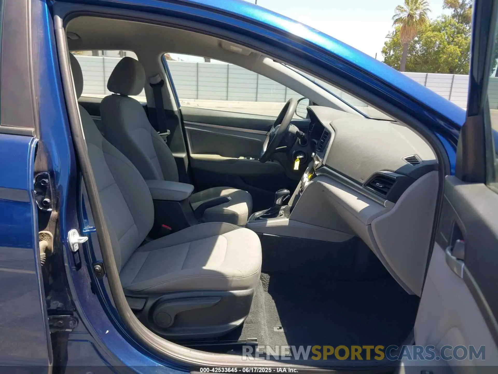 5 fotografías del automóvil dañado 5NPD84LF1KH433978 HYUNDAI ELANTRA 2019