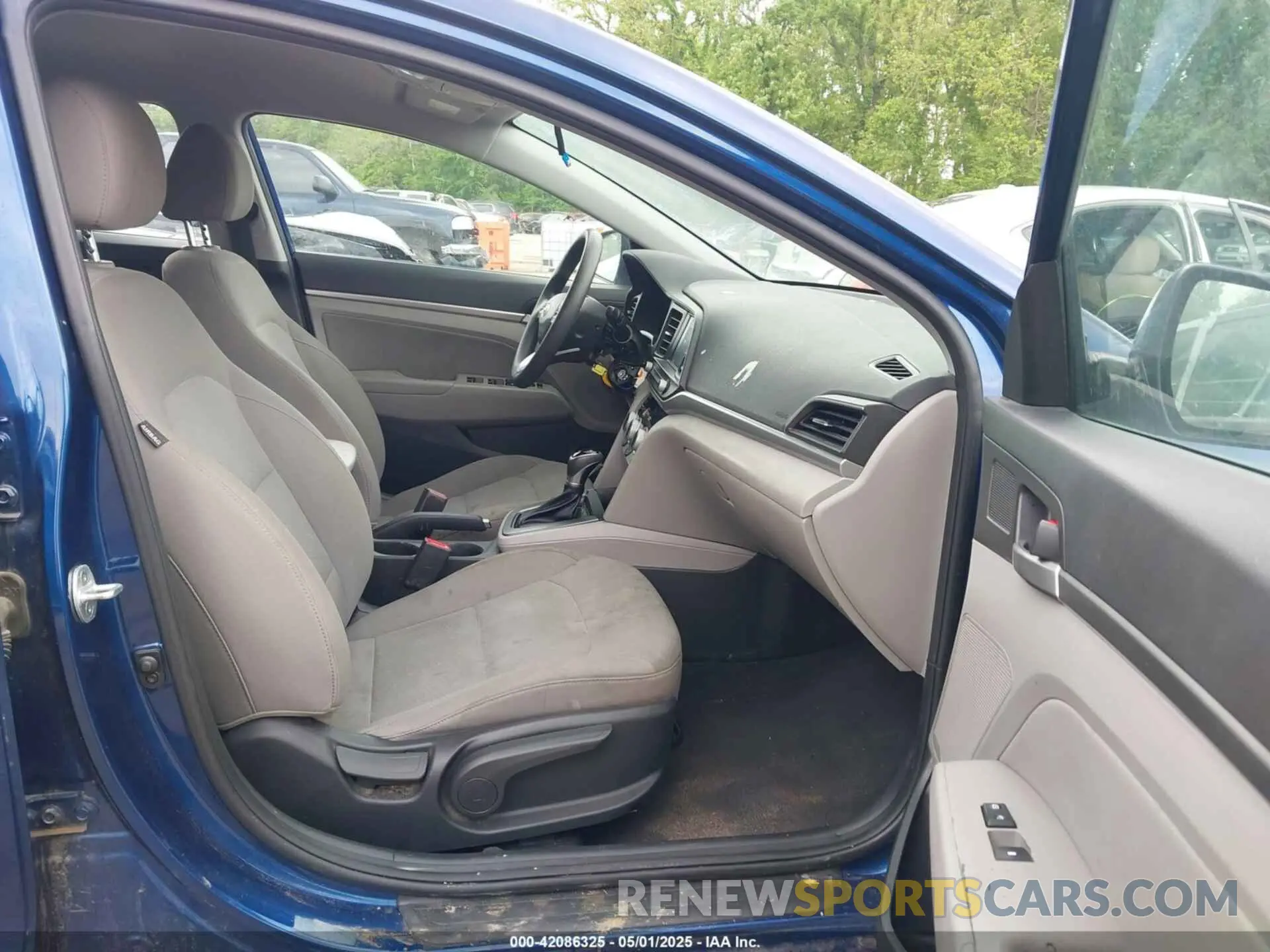 5 fotografías del automóvil dañado 5NPD84LF1KH472702 HYUNDAI ELANTRA 2019