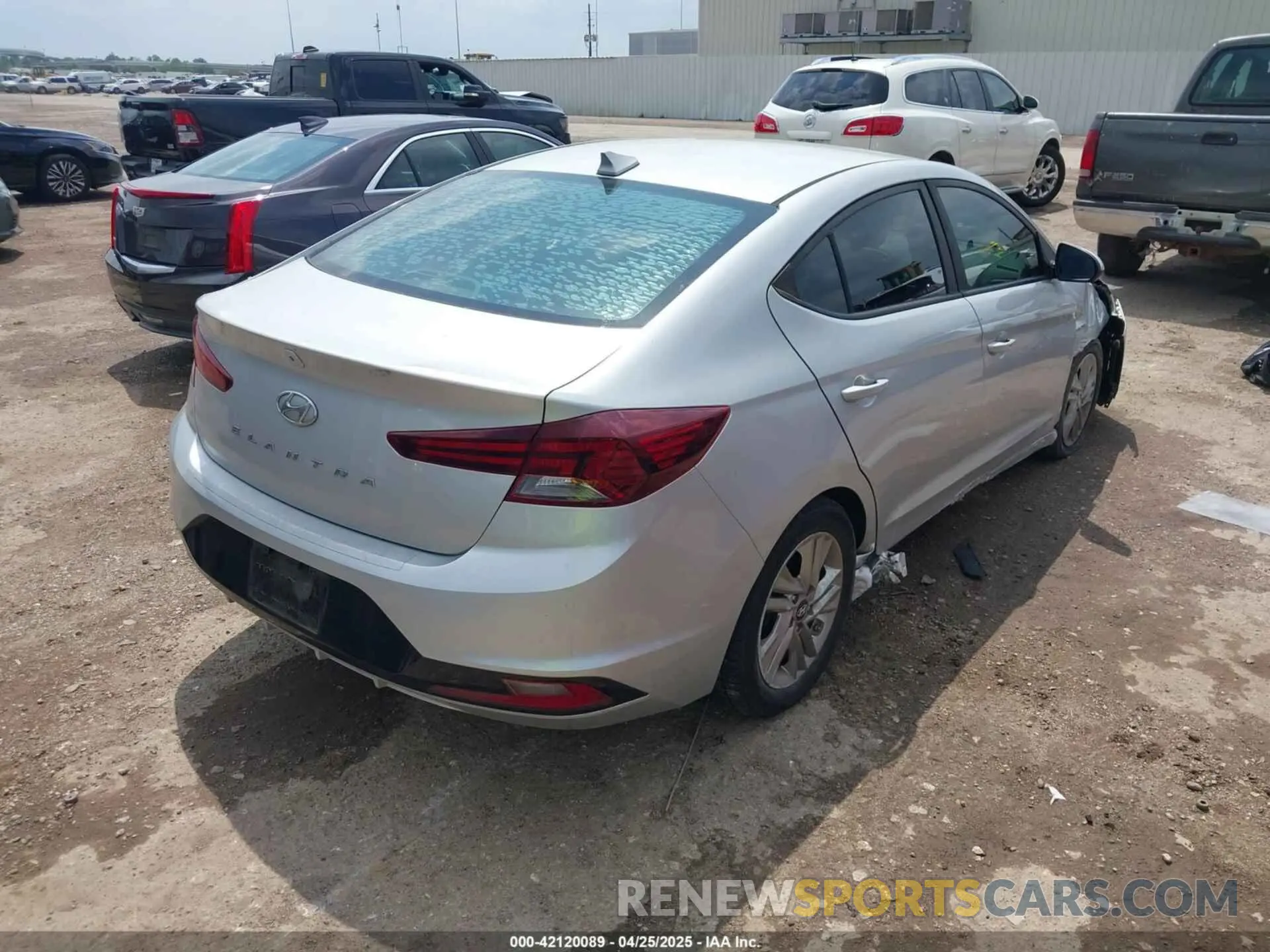 4 fotografías del automóvil dañado 5NPD84LF2KH425047 HYUNDAI ELANTRA 2019
