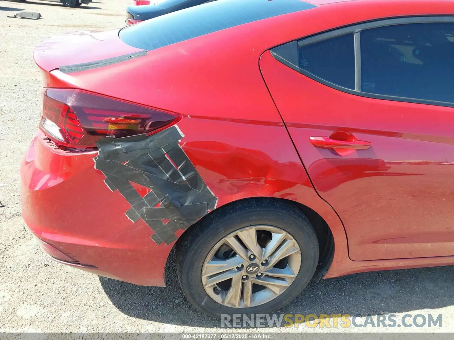 17 fotografías del automóvil dañado 5NPD84LF2KH460073 HYUNDAI ELANTRA 2019
