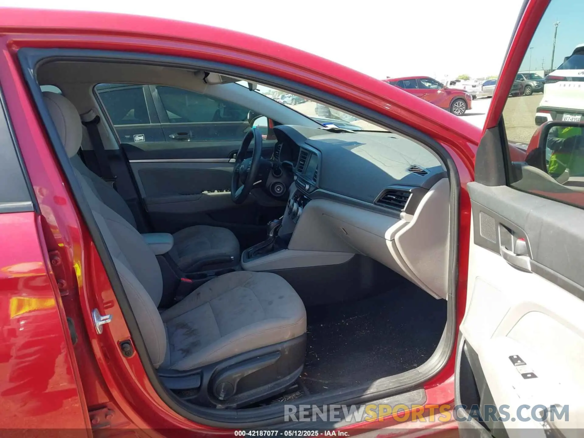 5 fotografías del automóvil dañado 5NPD84LF2KH460073 HYUNDAI ELANTRA 2019