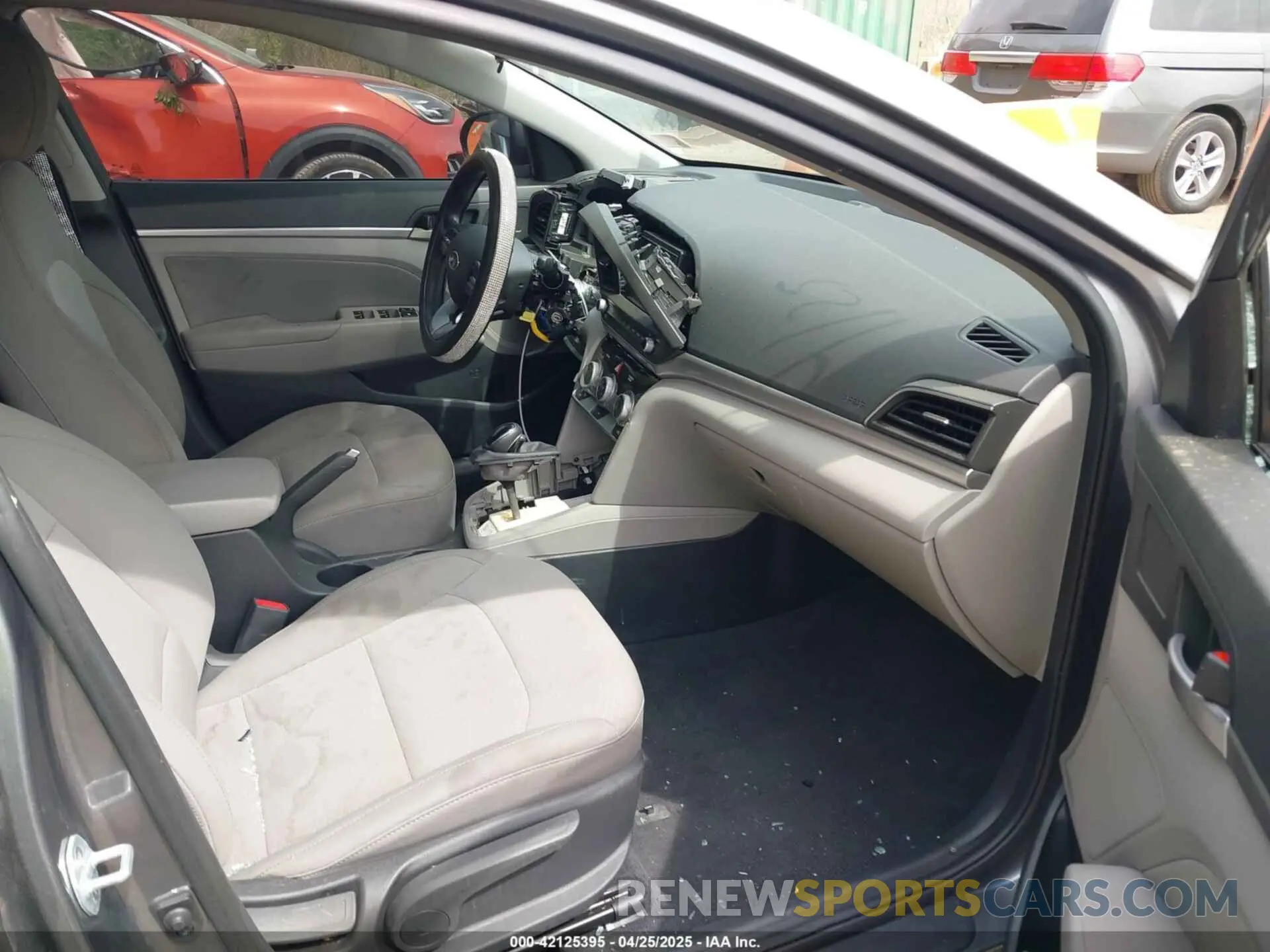 5 fotografías del automóvil dañado 5NPD84LF3KH433674 HYUNDAI ELANTRA 2019