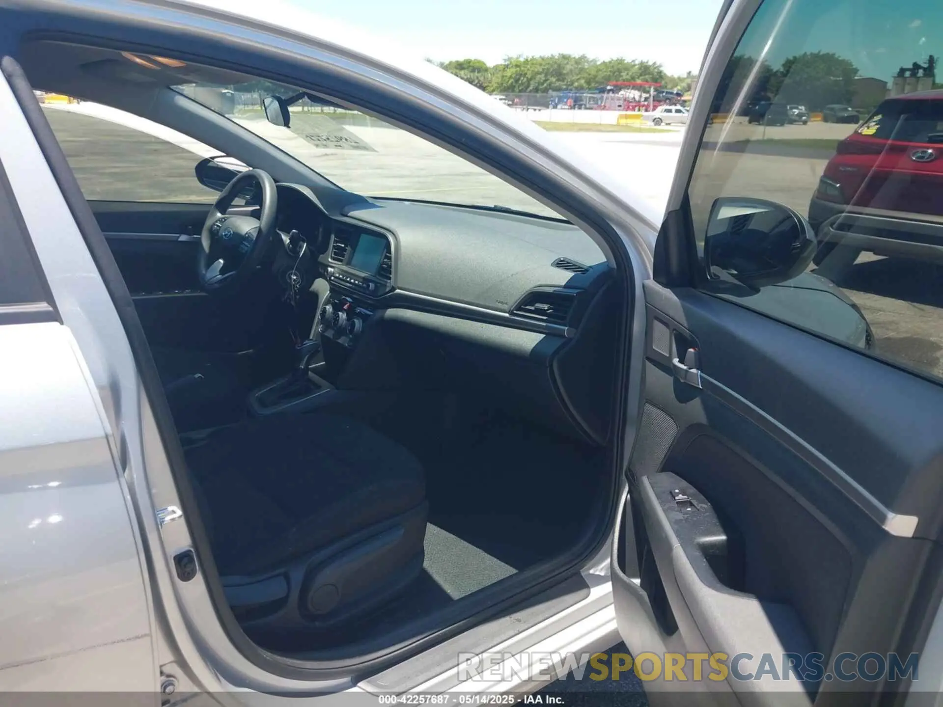 5 fotografías del automóvil dañado 5NPD84LF4KH487064 HYUNDAI ELANTRA 2019
