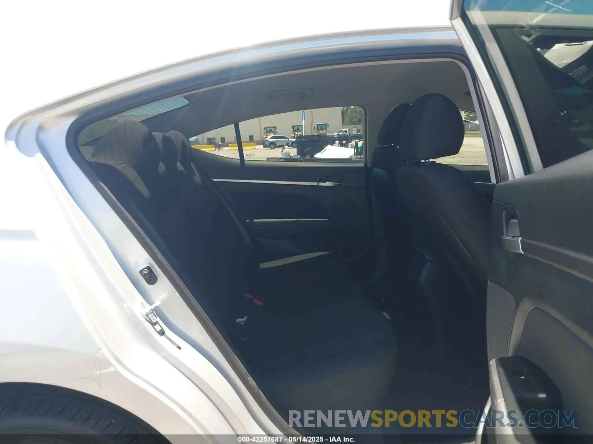 8 fotografías del automóvil dañado 5NPD84LF4KH487064 HYUNDAI ELANTRA 2019