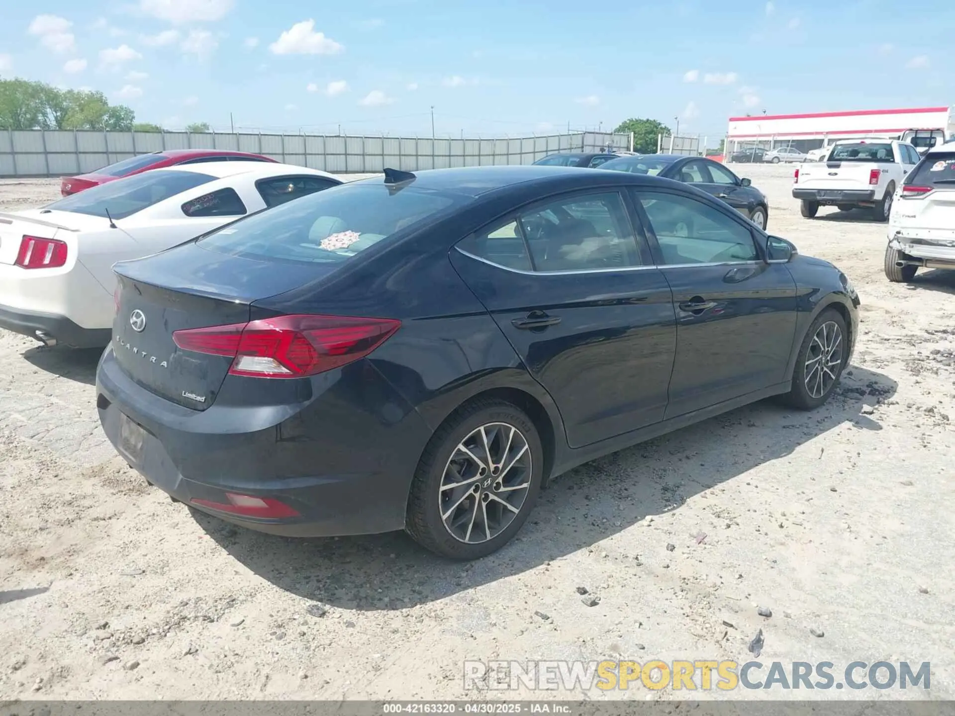 4 fotografías del automóvil dañado 5NPD84LF5KH445843 HYUNDAI ELANTRA 2019