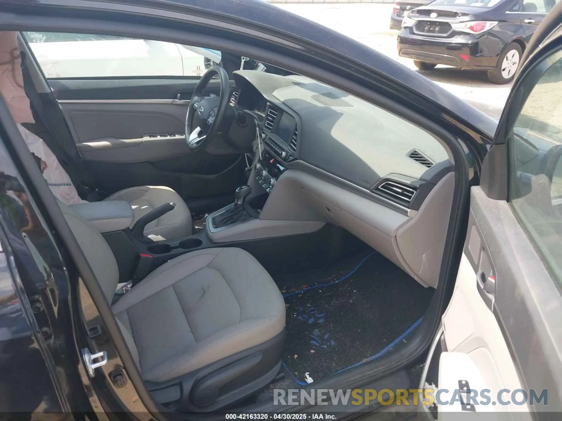 5 fotografías del automóvil dañado 5NPD84LF5KH445843 HYUNDAI ELANTRA 2019