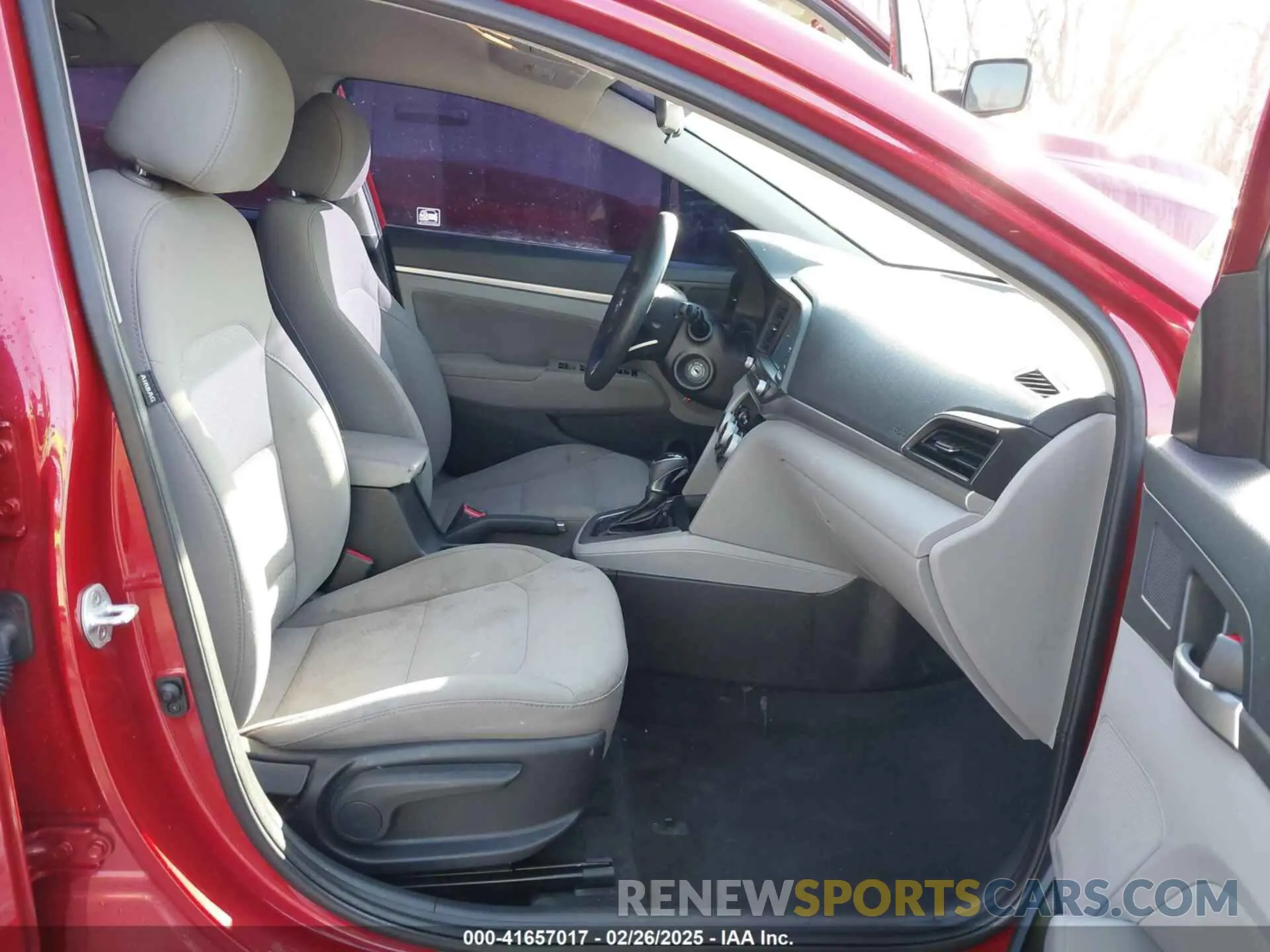 5 fotografías del automóvil dañado 5NPD84LF5KH448404 HYUNDAI ELANTRA 2019