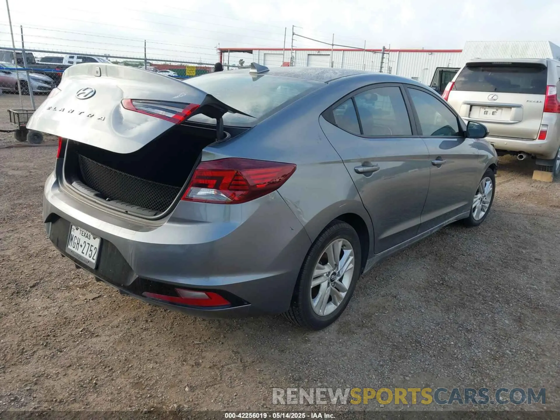 4 fotografías del automóvil dañado 5NPD84LF5KH476560 HYUNDAI ELANTRA 2019