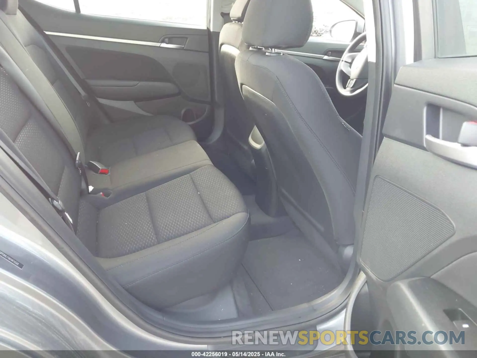 8 fotografías del automóvil dañado 5NPD84LF5KH476560 HYUNDAI ELANTRA 2019