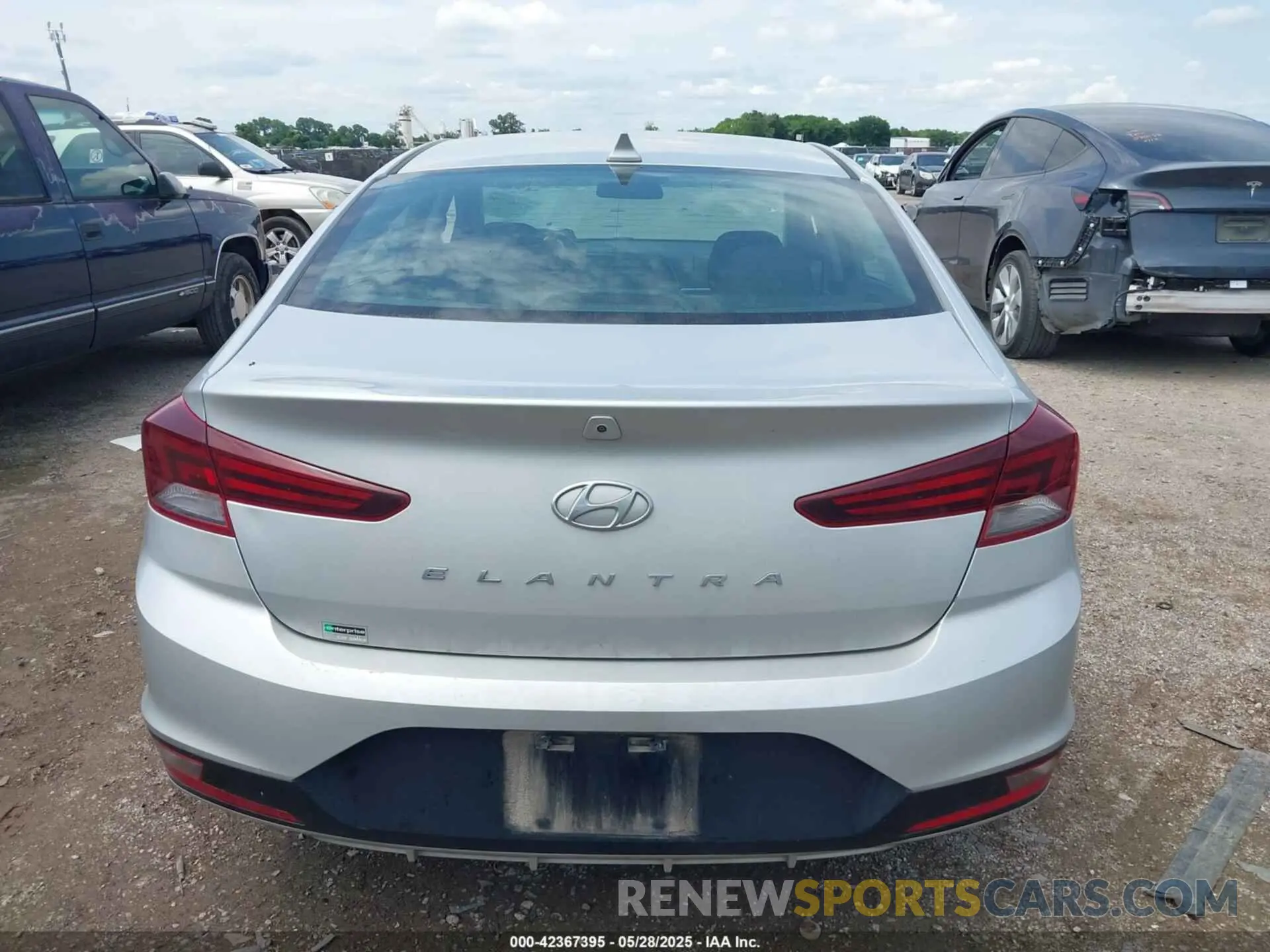 16 fotografías del automóvil dañado 5NPD84LF6KH435709 HYUNDAI ELANTRA 2019